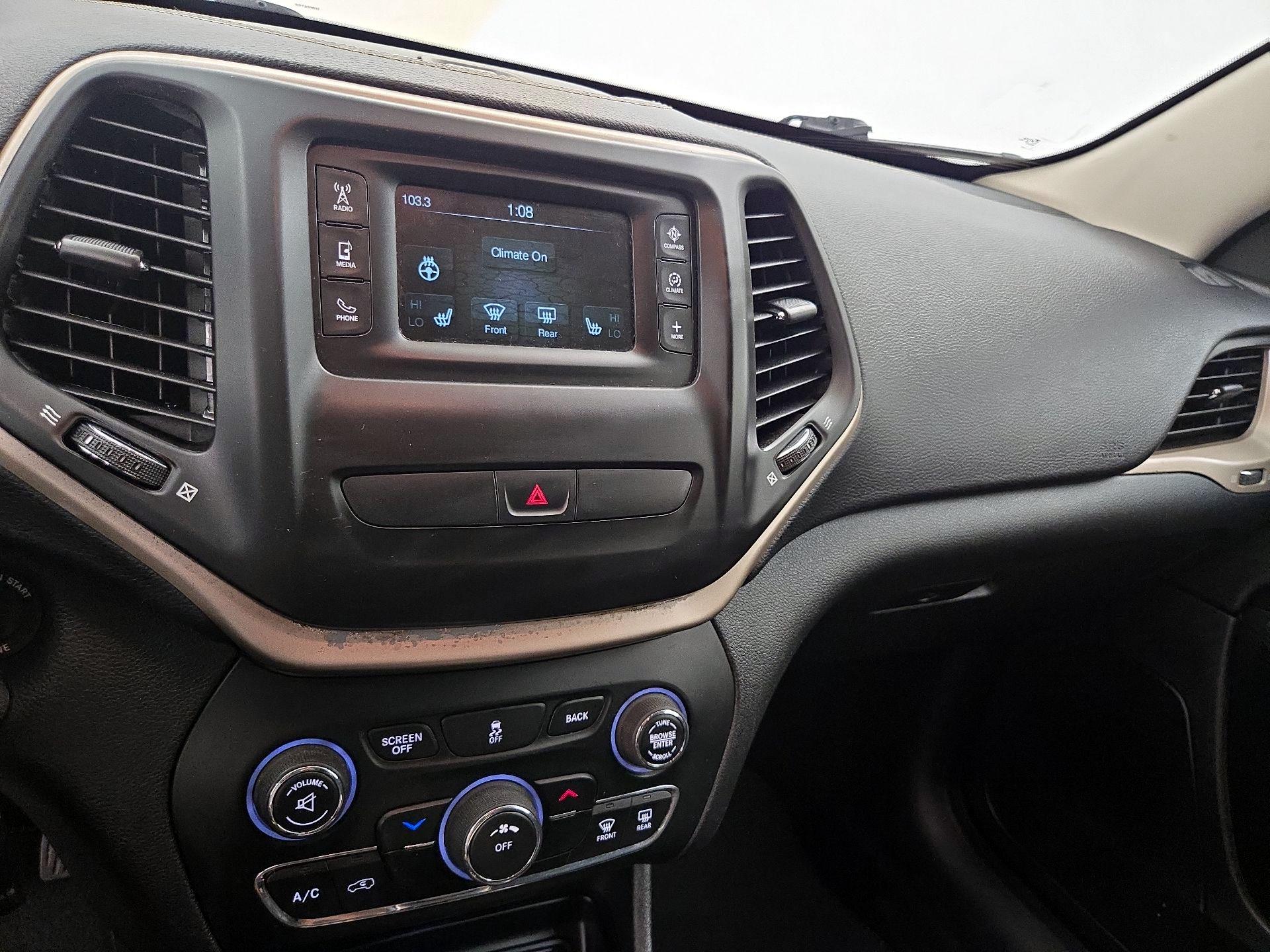 Thumbnail: 2016 Jeep Cherokee - 16