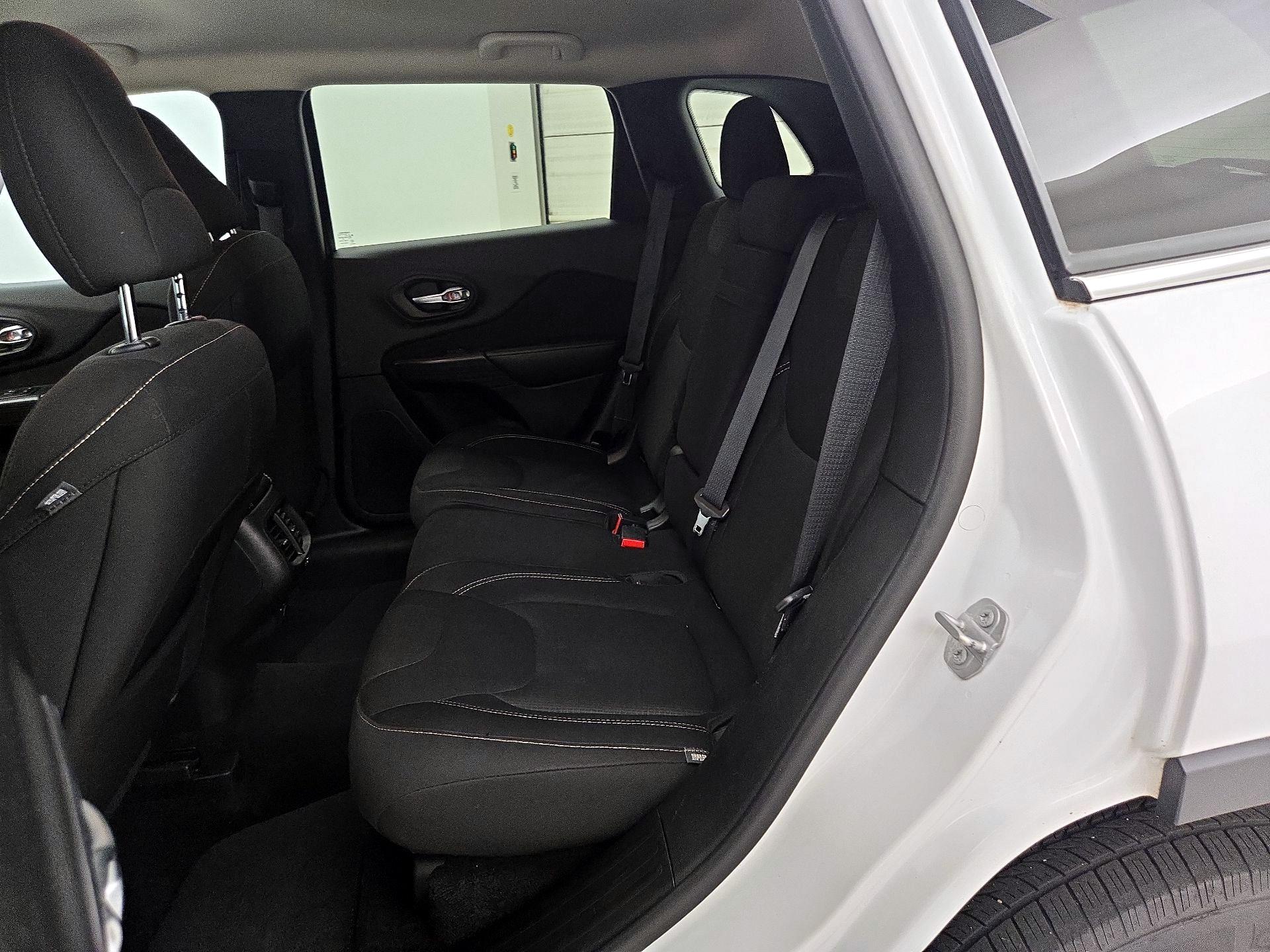 Thumbnail: 2016 Jeep Cherokee - 19
