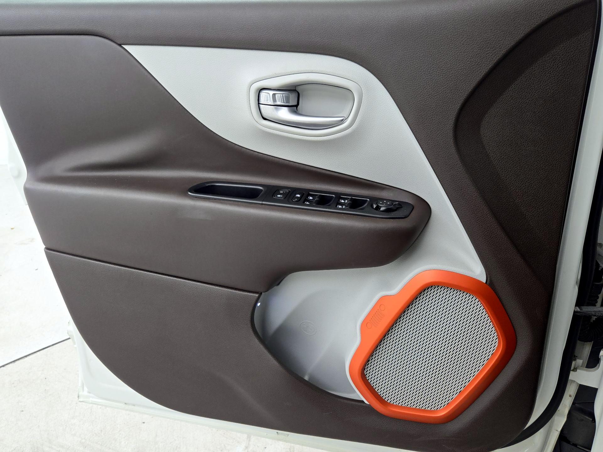 Thumbnail: 2016 Jeep Renegade - 12