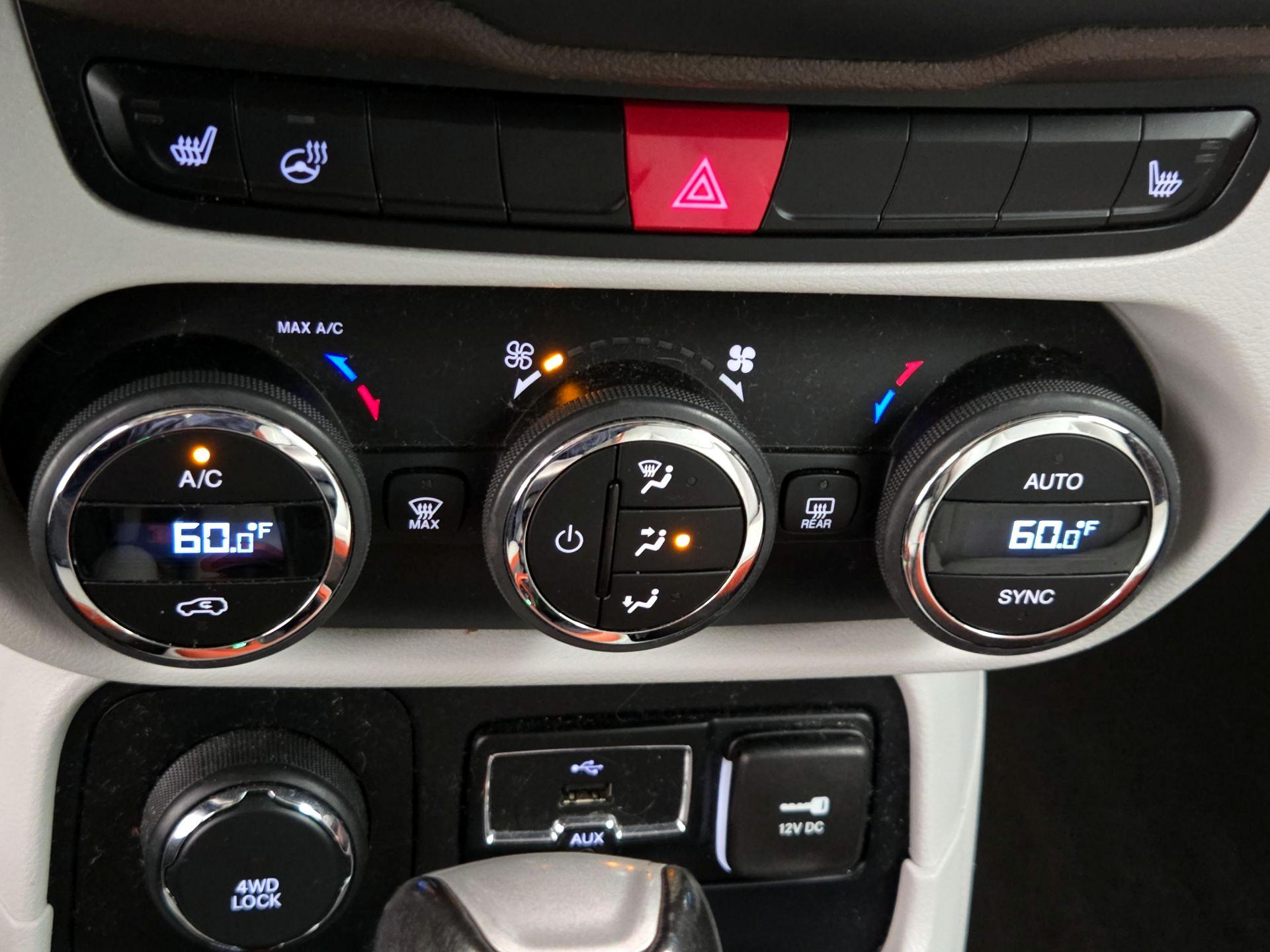Thumbnail: 2016 Jeep Renegade - 17