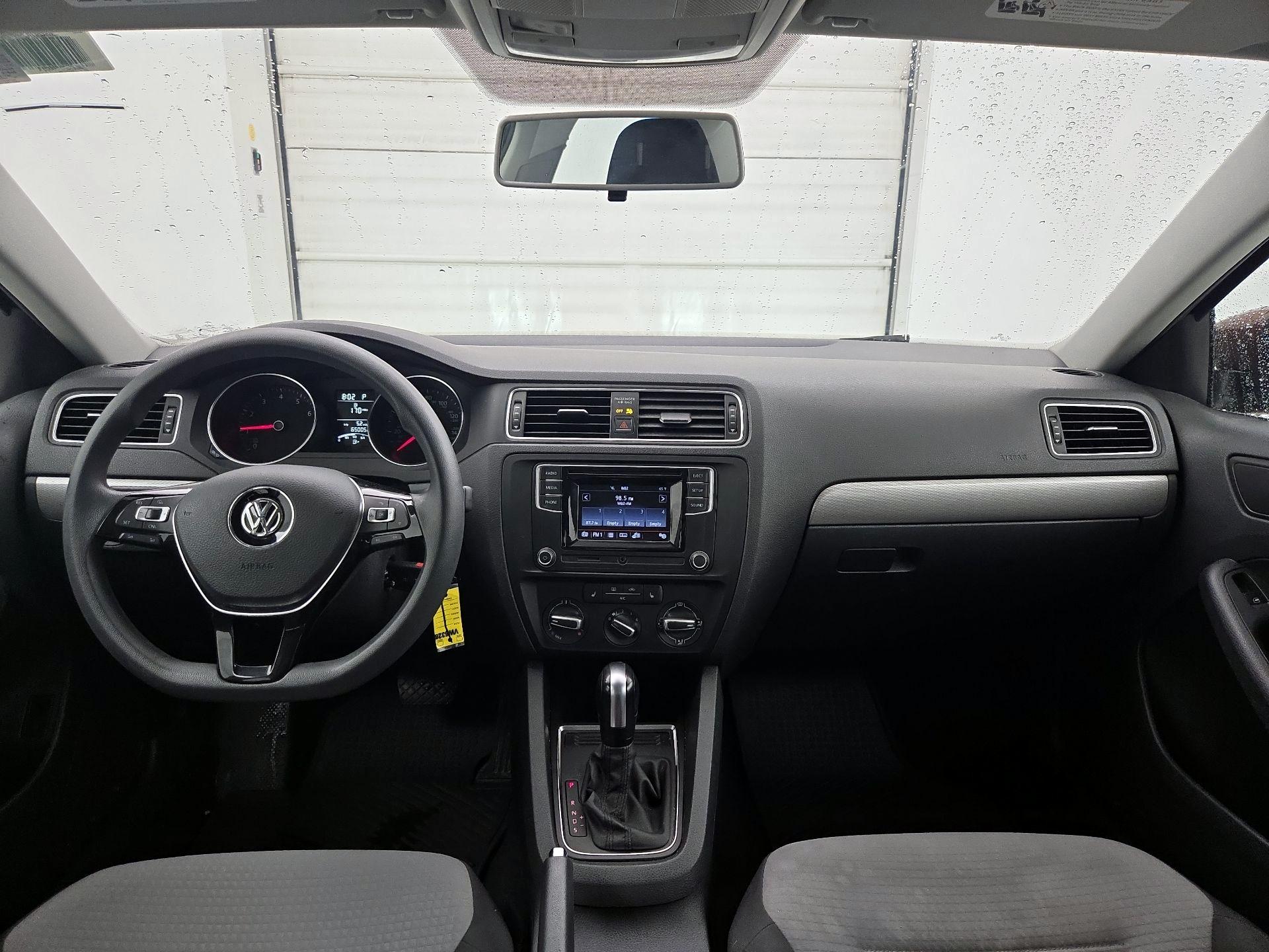 Thumbnail: 2017 Volkswagen Jetta - 9