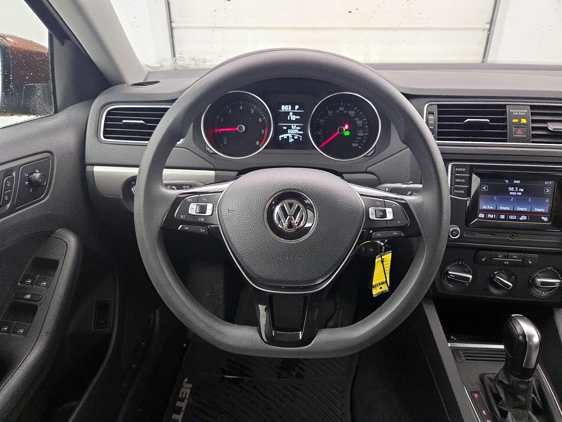 Thumbnail: 2017 Volkswagen Jetta - 10