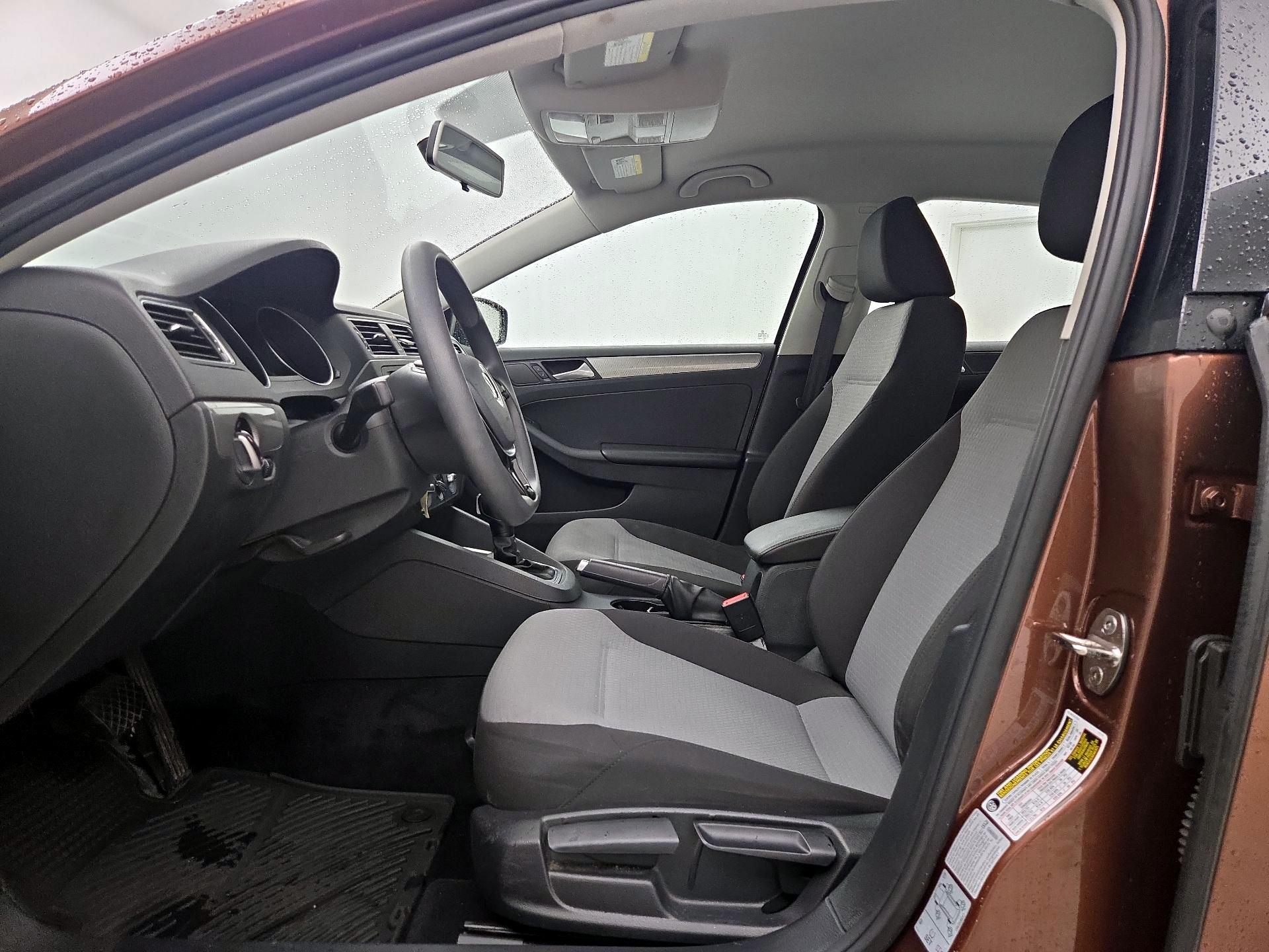 Thumbnail: 2017 Volkswagen Jetta - 11