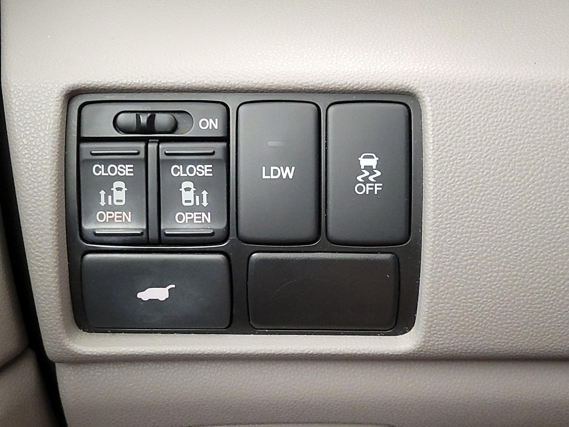 Thumbnail: 2015 Honda Odyssey - 13