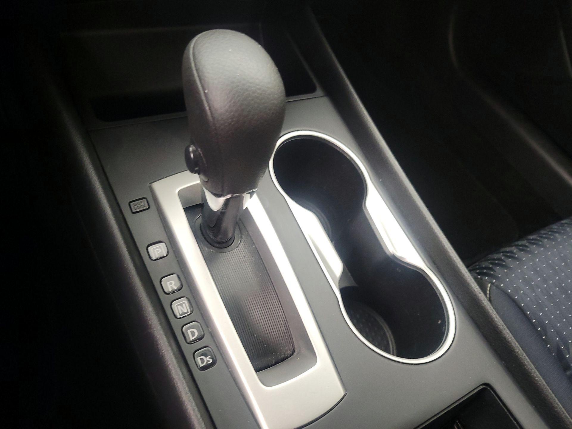 Thumbnail: 2016 Nissan Altima - 16