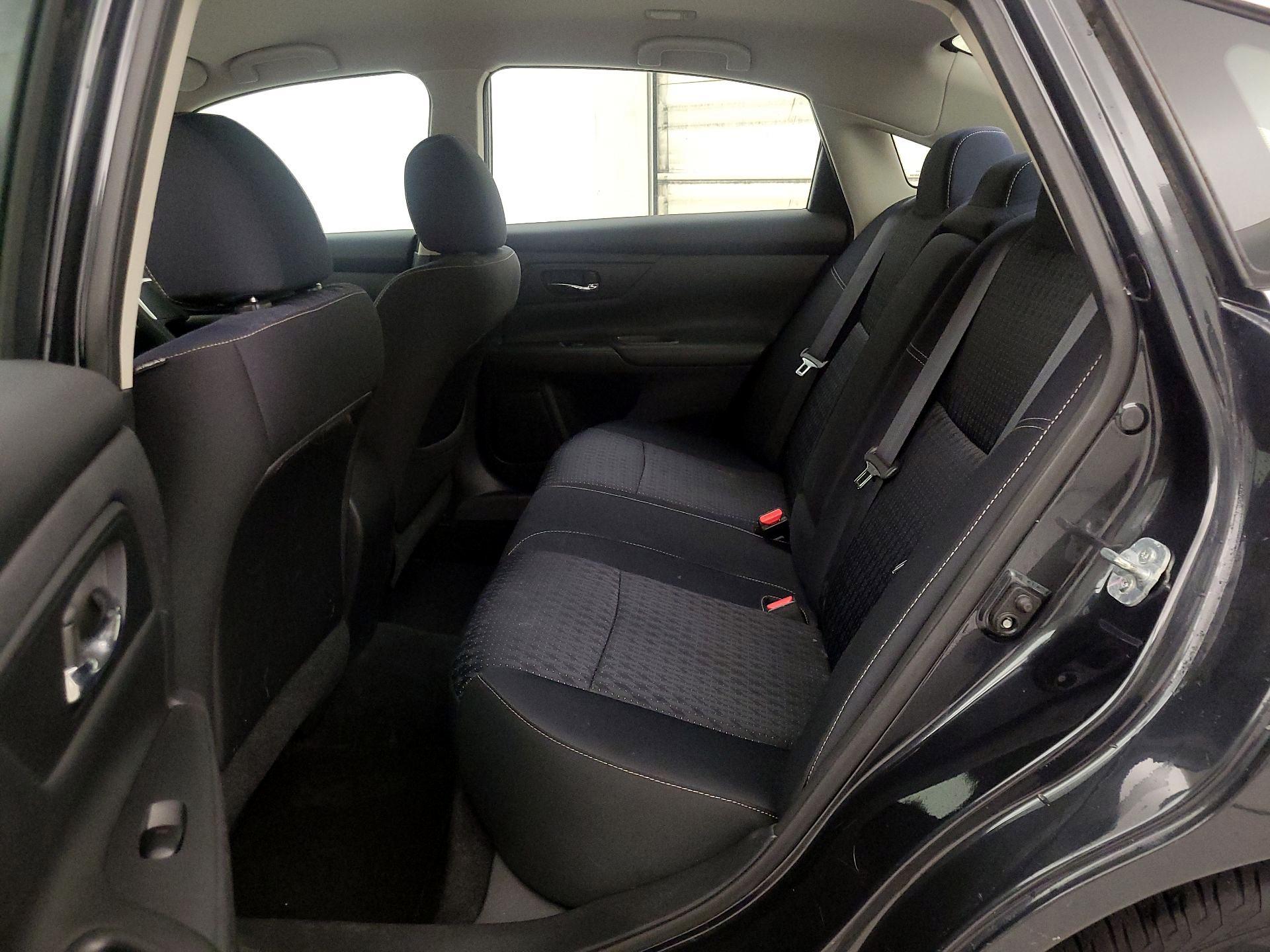 Thumbnail: 2016 Nissan Altima - 18