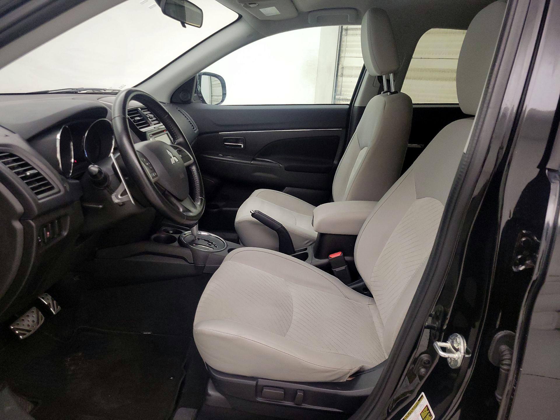 Thumbnail: 2015 Mitsubishi Outlander Sport - 11