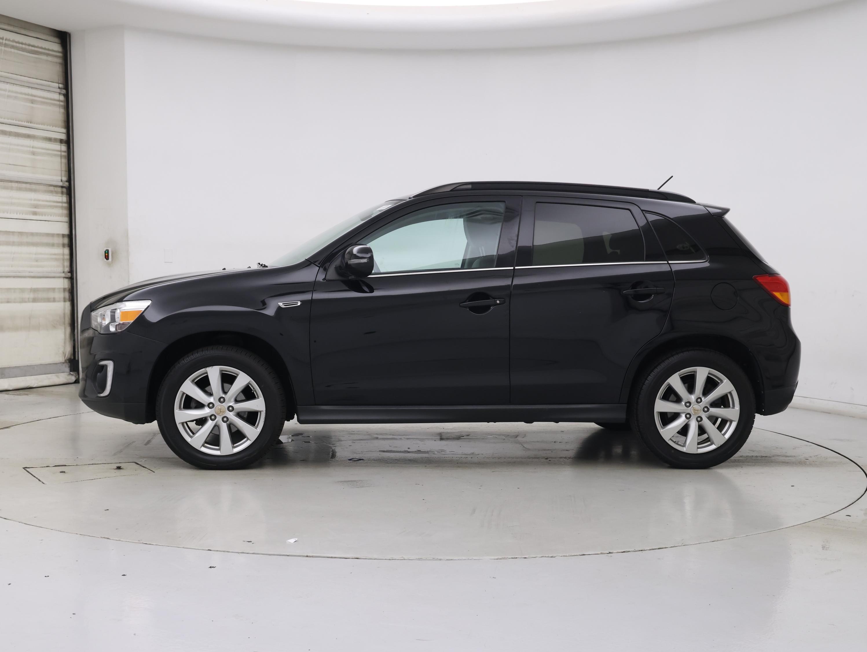 Thumbnail: 2015 Mitsubishi Outlander Sport - 3