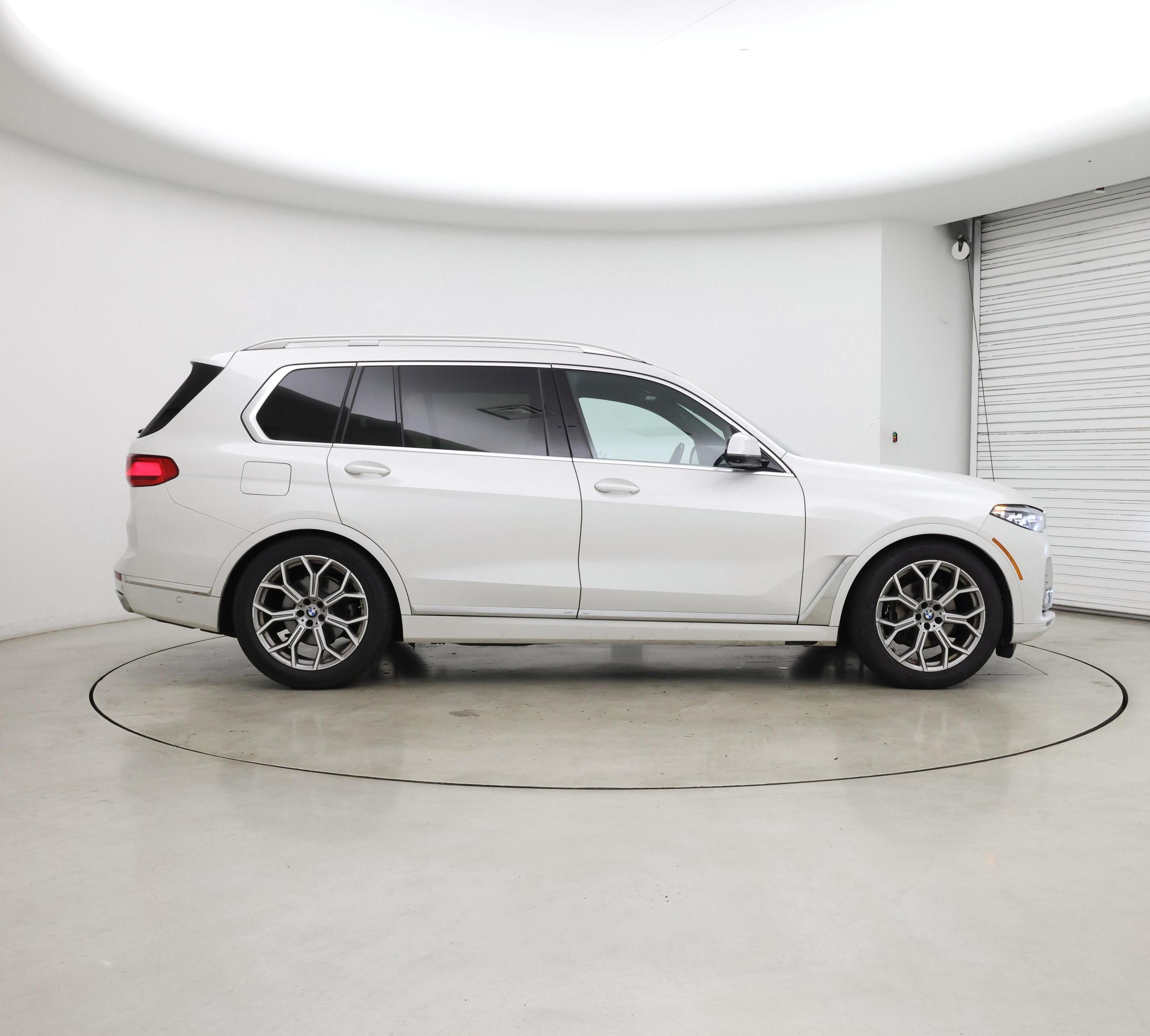 Thumbnail: 2021 BMW X7 - 7