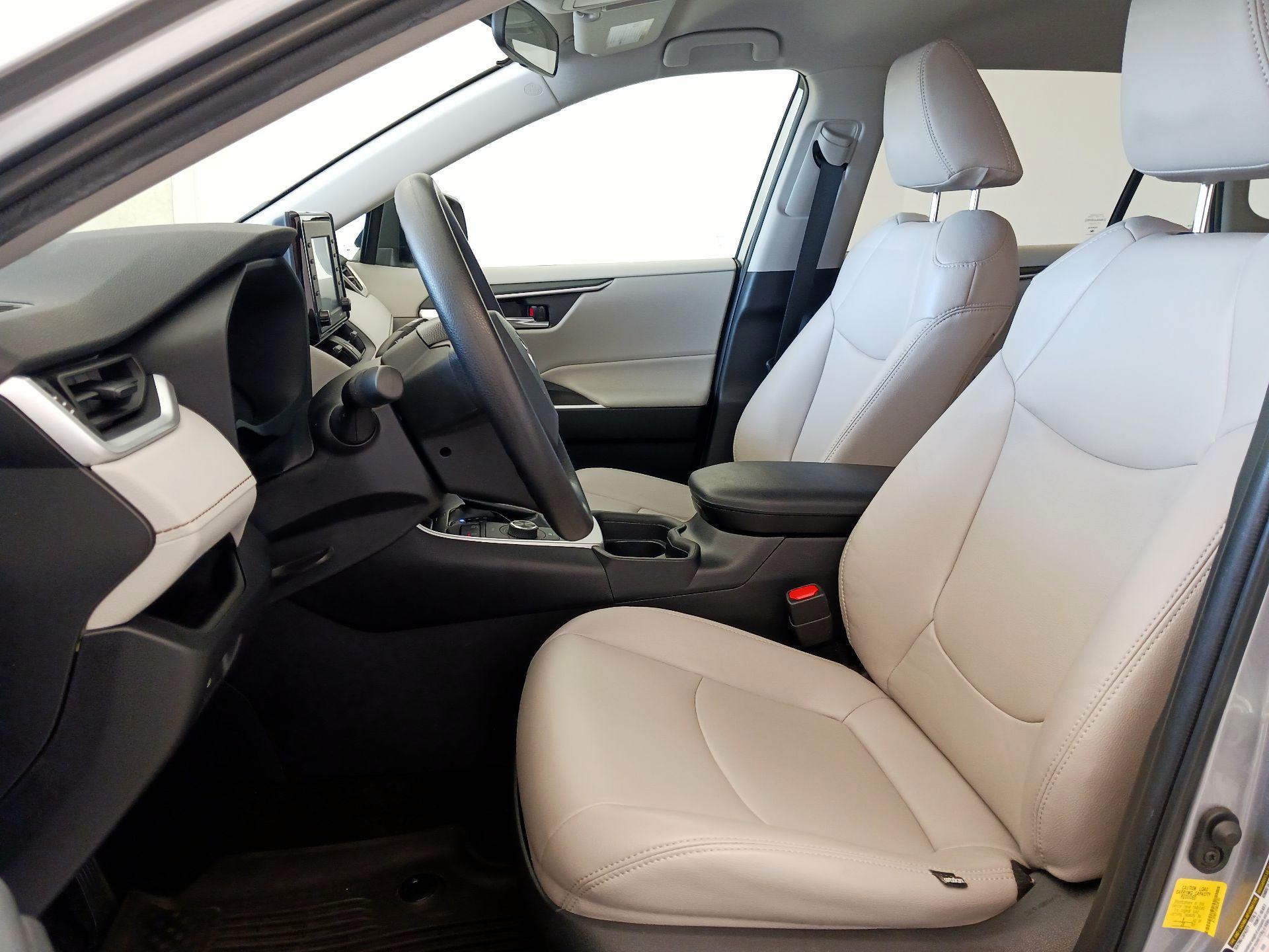 Thumbnail: 2021 Toyota RAV4 - 11