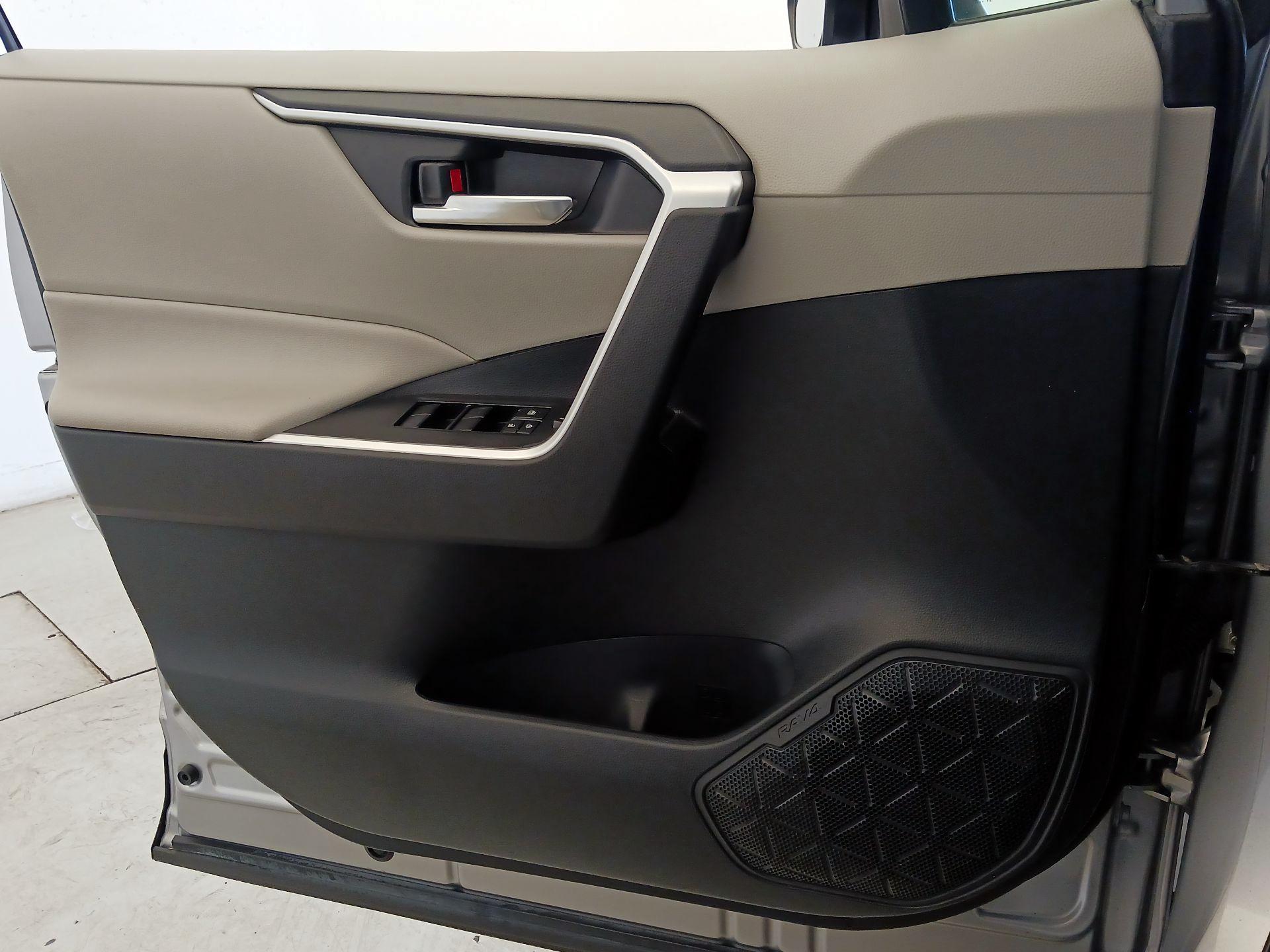 Thumbnail: 2021 Toyota RAV4 - 12