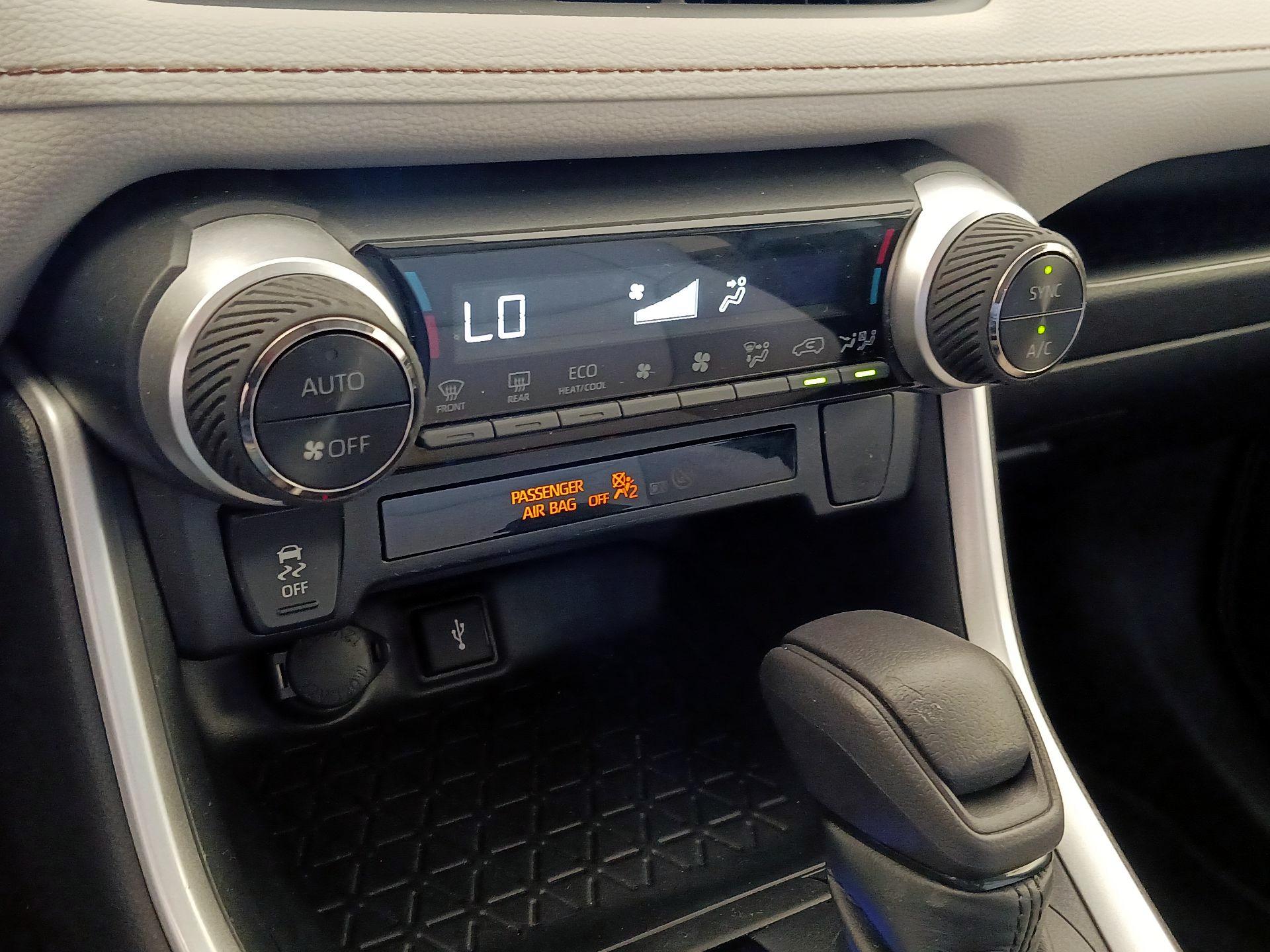 Thumbnail: 2021 Toyota RAV4 - 16