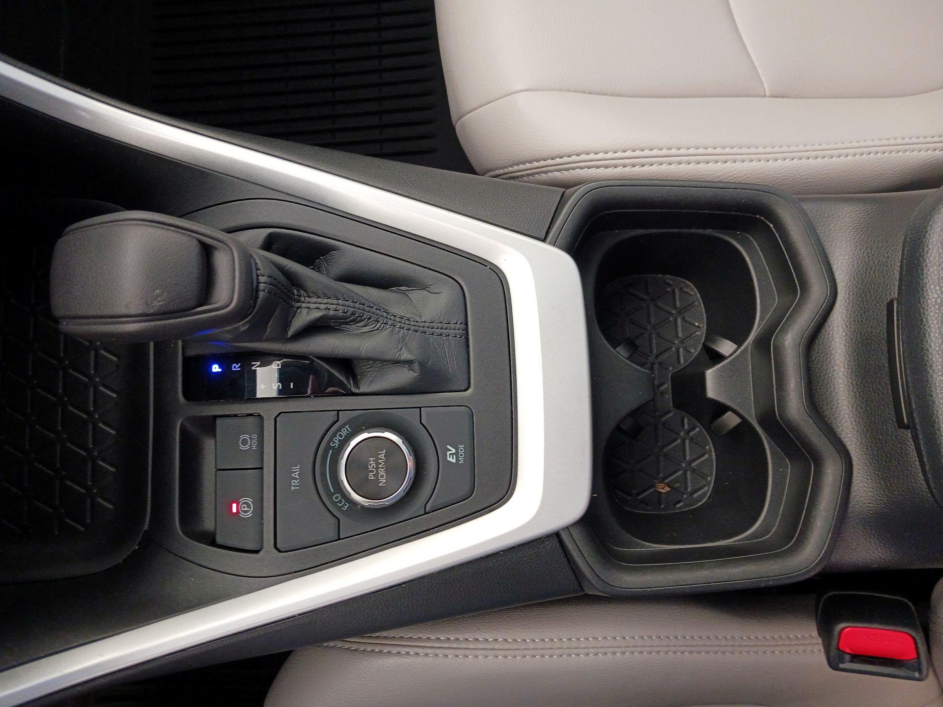 Thumbnail: 2021 Toyota RAV4 - 17