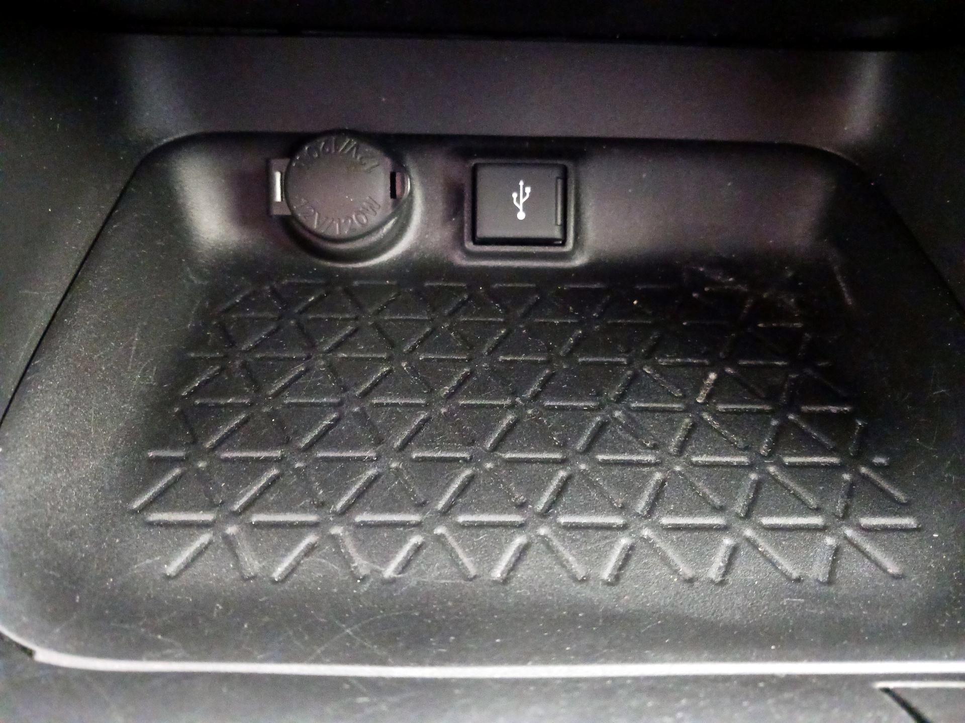 Thumbnail: 2021 Toyota RAV4 - 18