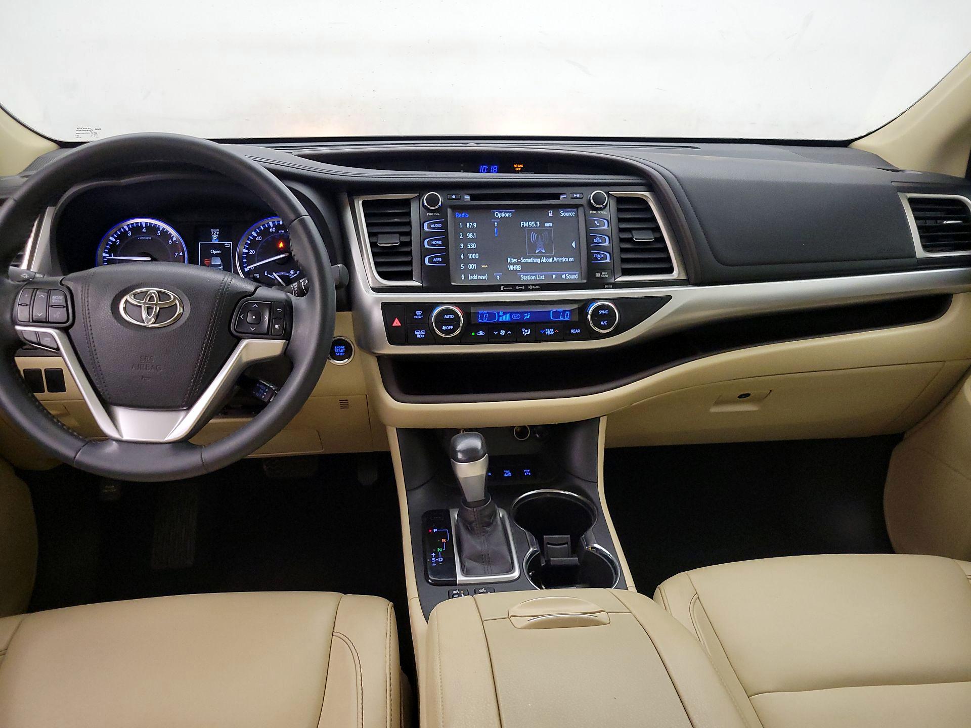 Thumbnail: 2016 Toyota Highlander - 9