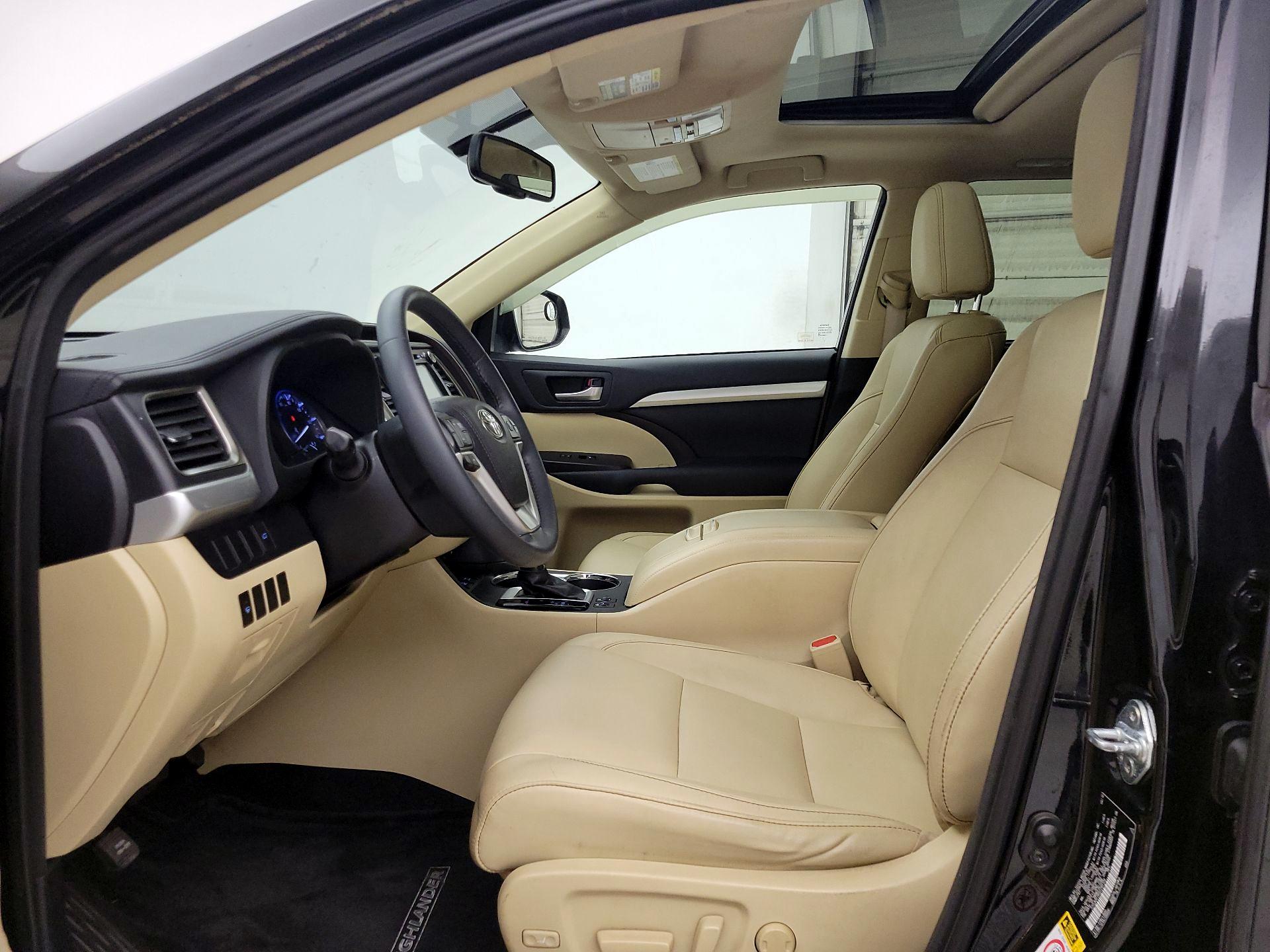 Thumbnail: 2016 Toyota Highlander - 11