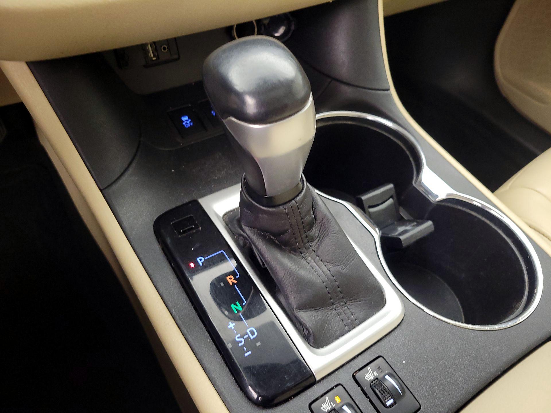 Thumbnail: 2016 Toyota Highlander - 17