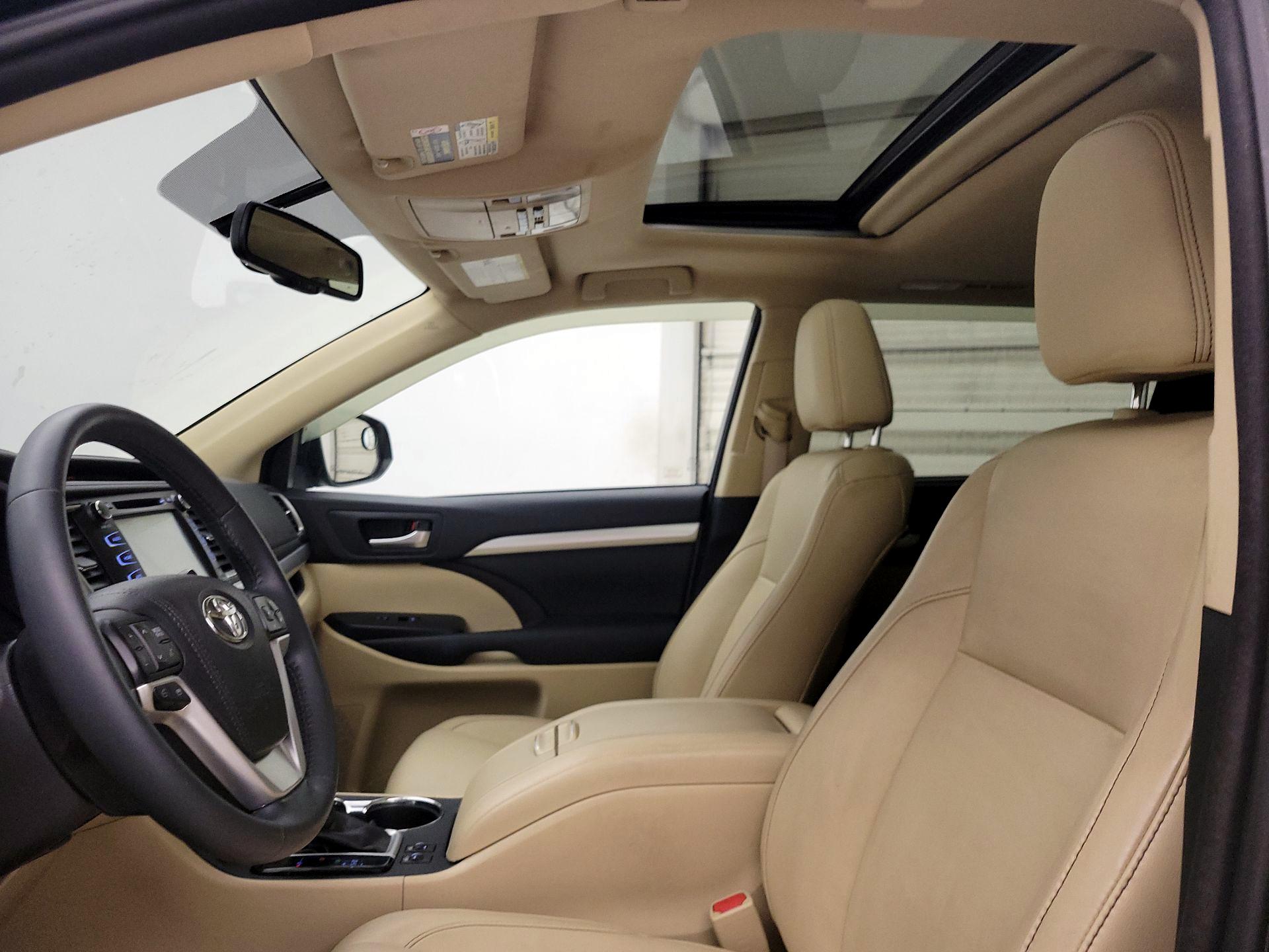 Thumbnail: 2016 Toyota Highlander - 19