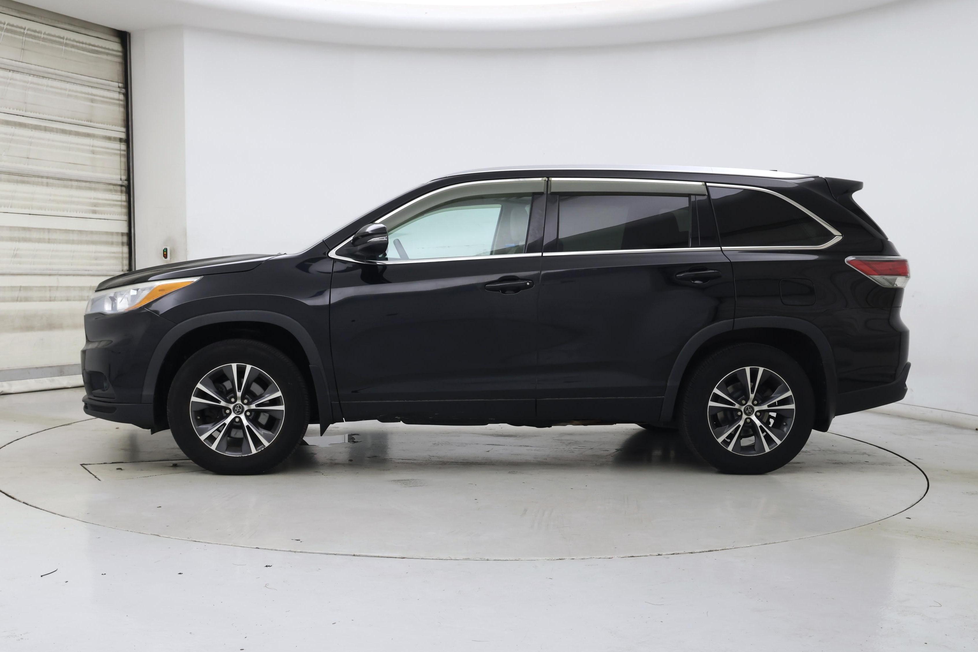 Thumbnail: 2016 Toyota Highlander - 3