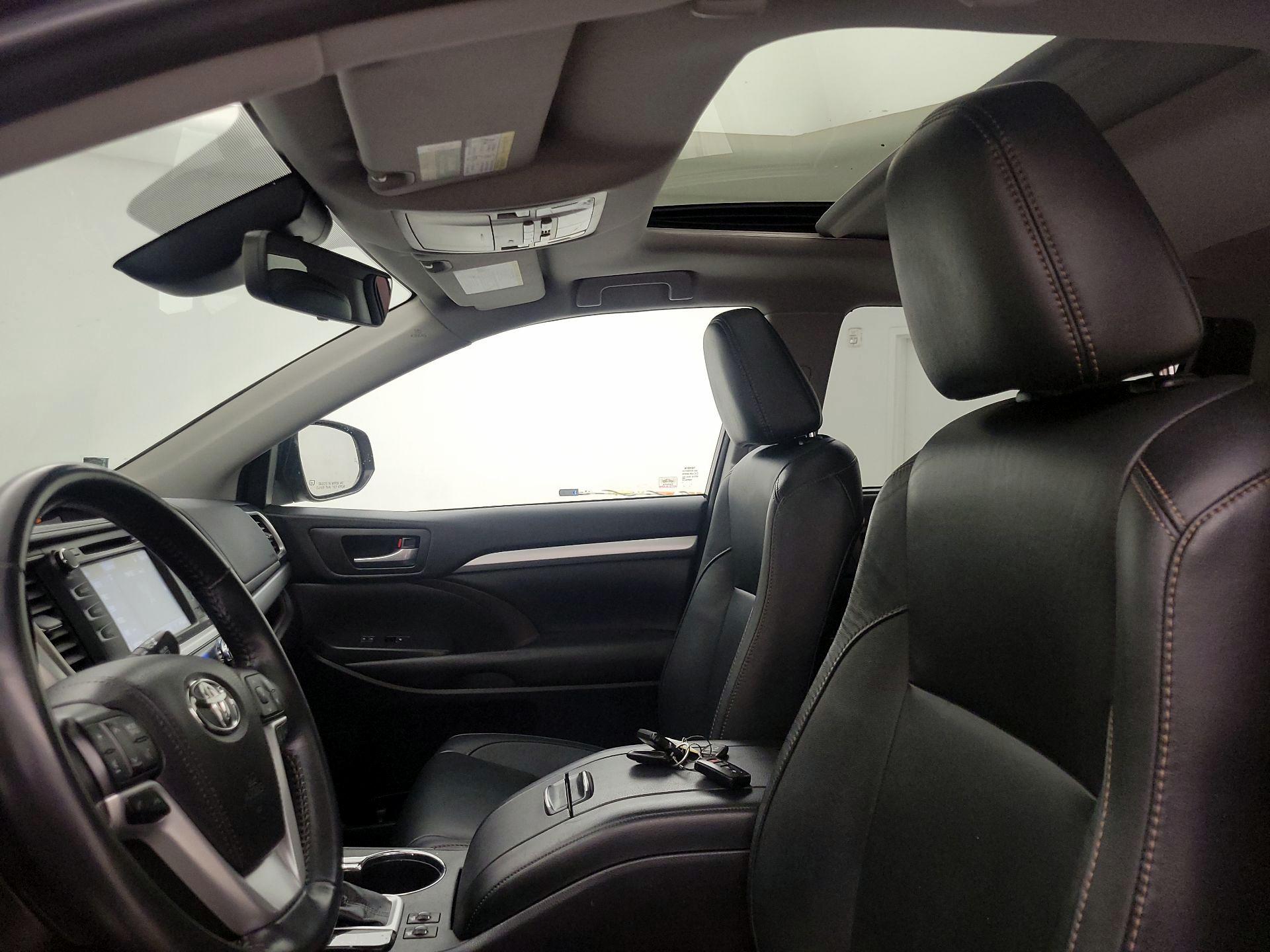Thumbnail: 2018 Toyota Highlander - 19