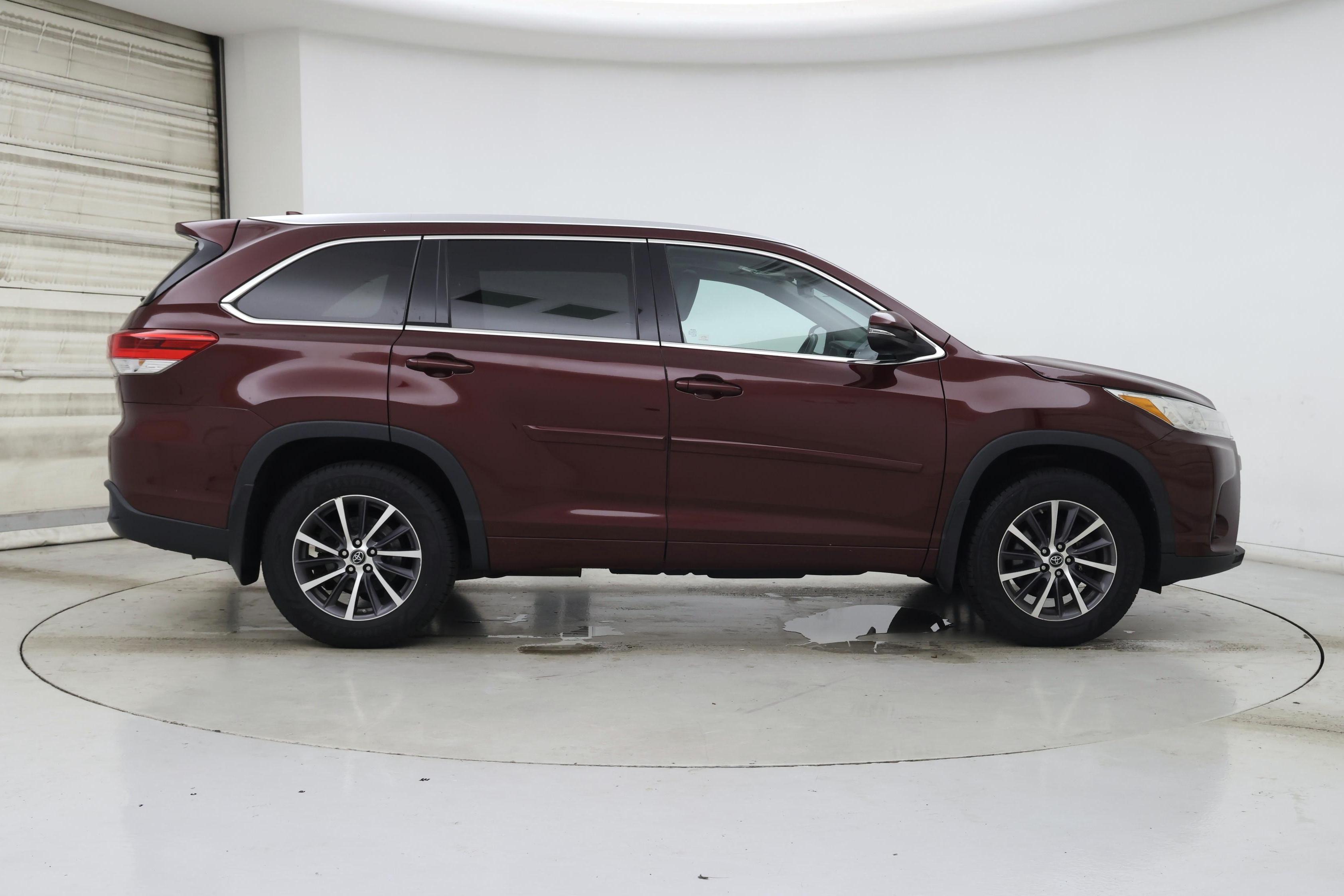 Thumbnail: 2018 Toyota Highlander - 7
