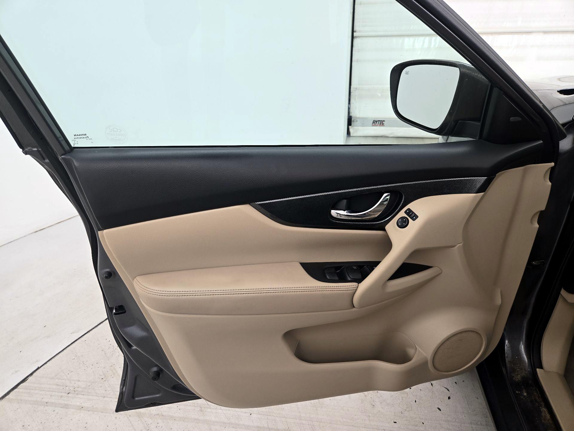 Thumbnail: 2015 Nissan Rogue - 12