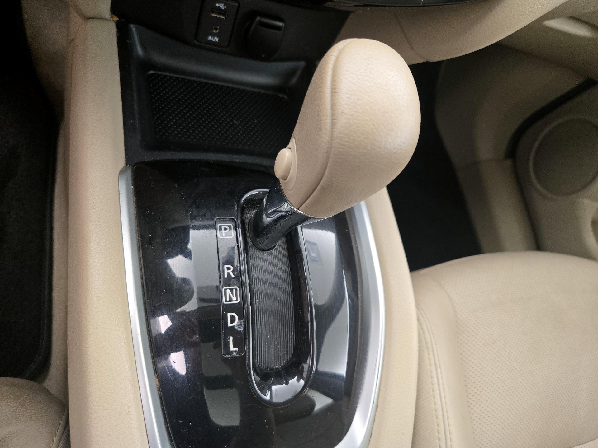 Thumbnail: 2015 Nissan Rogue - 18
