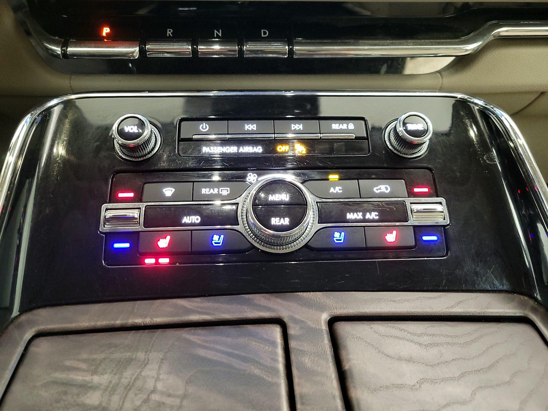 Thumbnail: 2020 Lincoln Navigator - 17