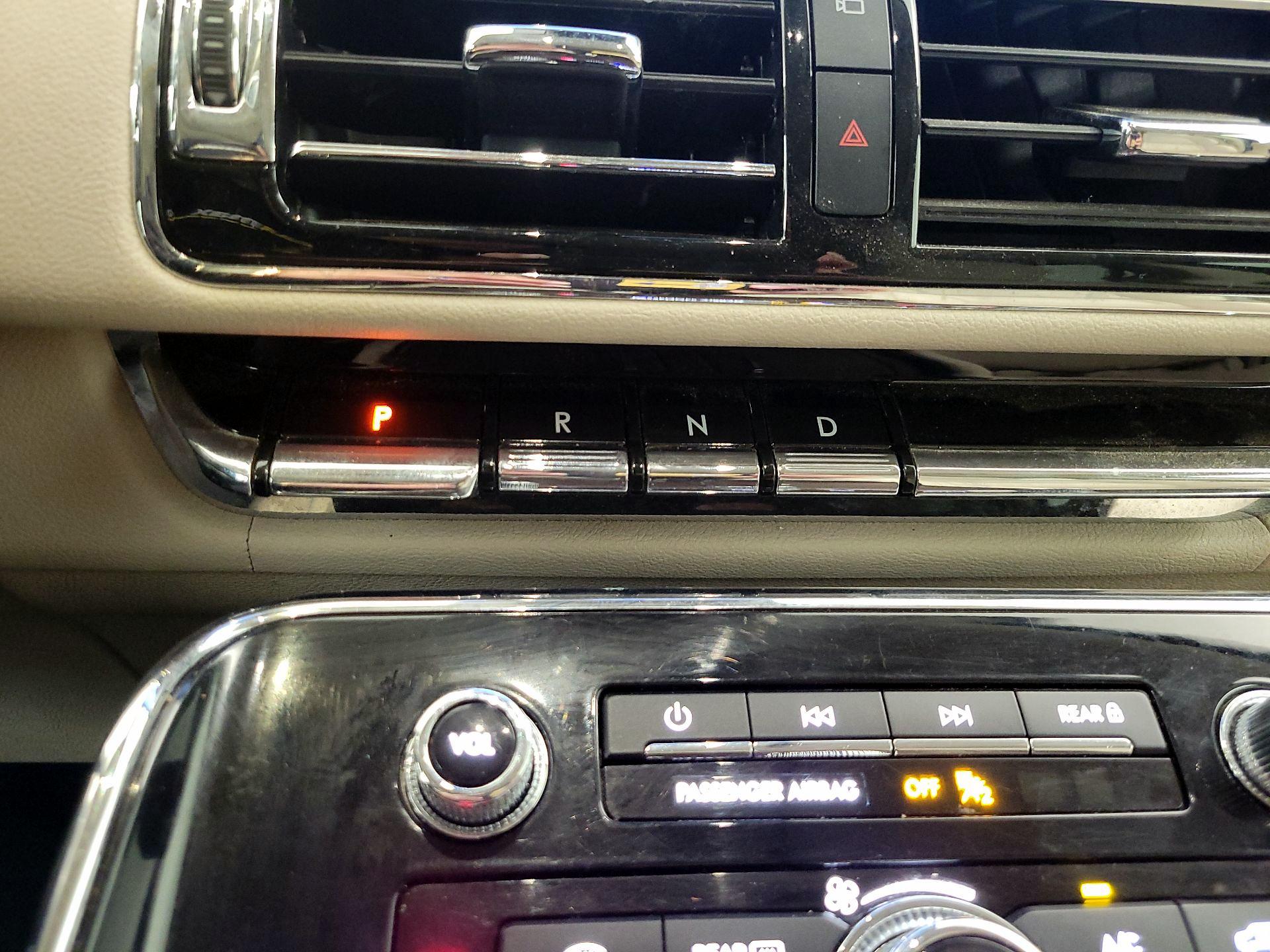 Thumbnail: 2020 Lincoln Navigator - 18