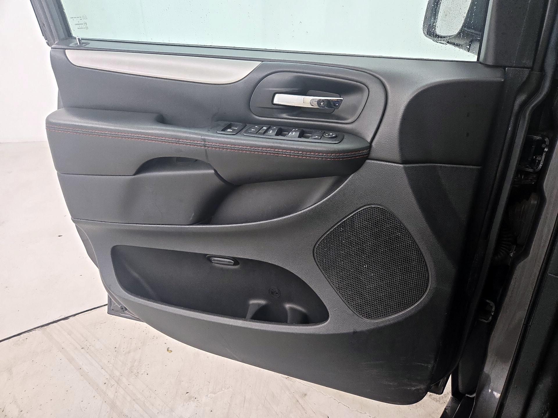 Thumbnail: 2017 Dodge Grand Caravan - 12