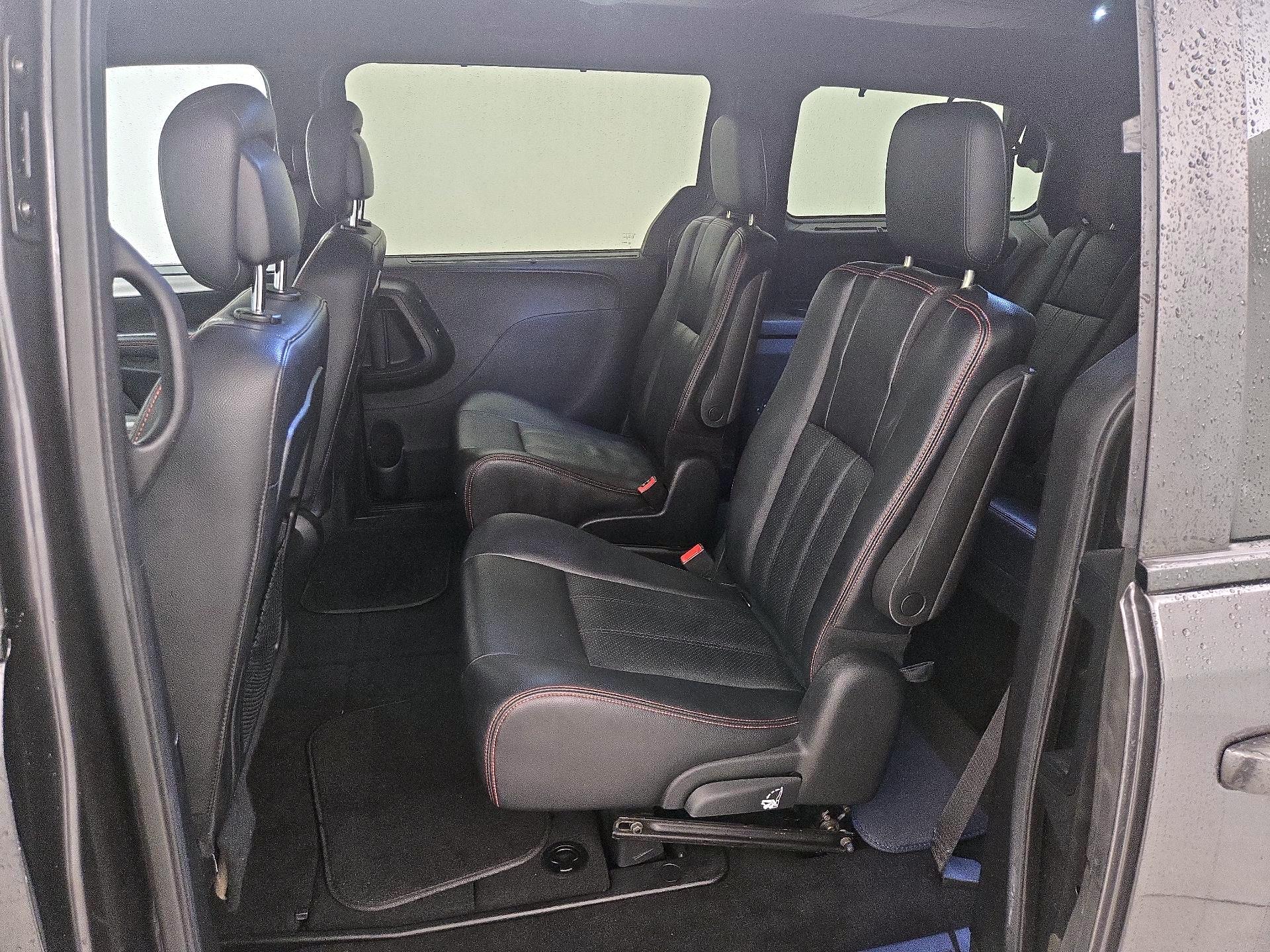 Thumbnail: 2017 Dodge Grand Caravan - 18