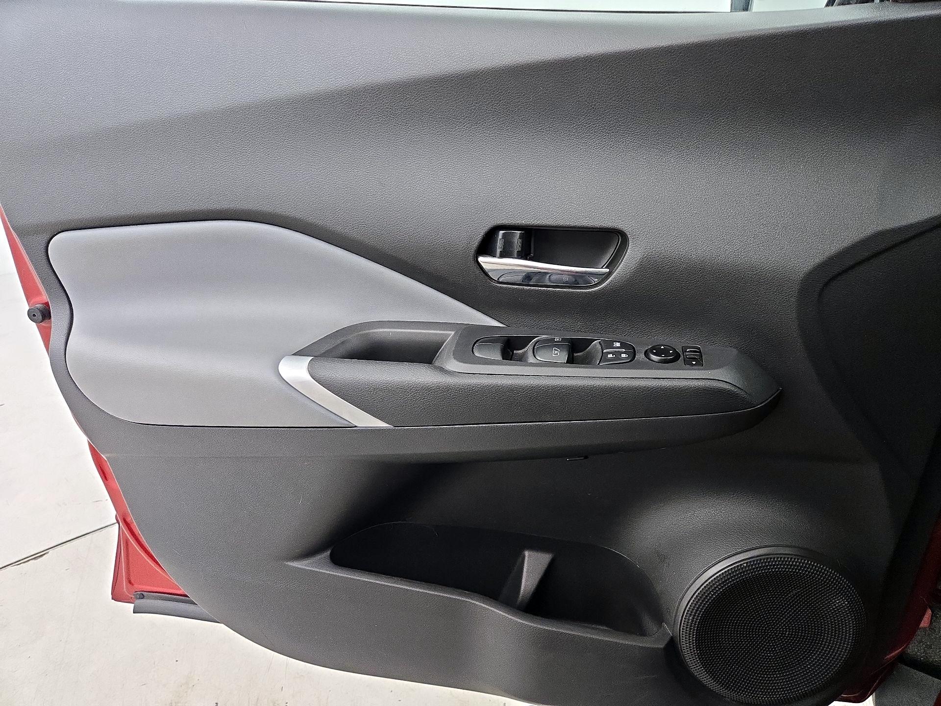 Thumbnail: 2021 Nissan Kicks - 12