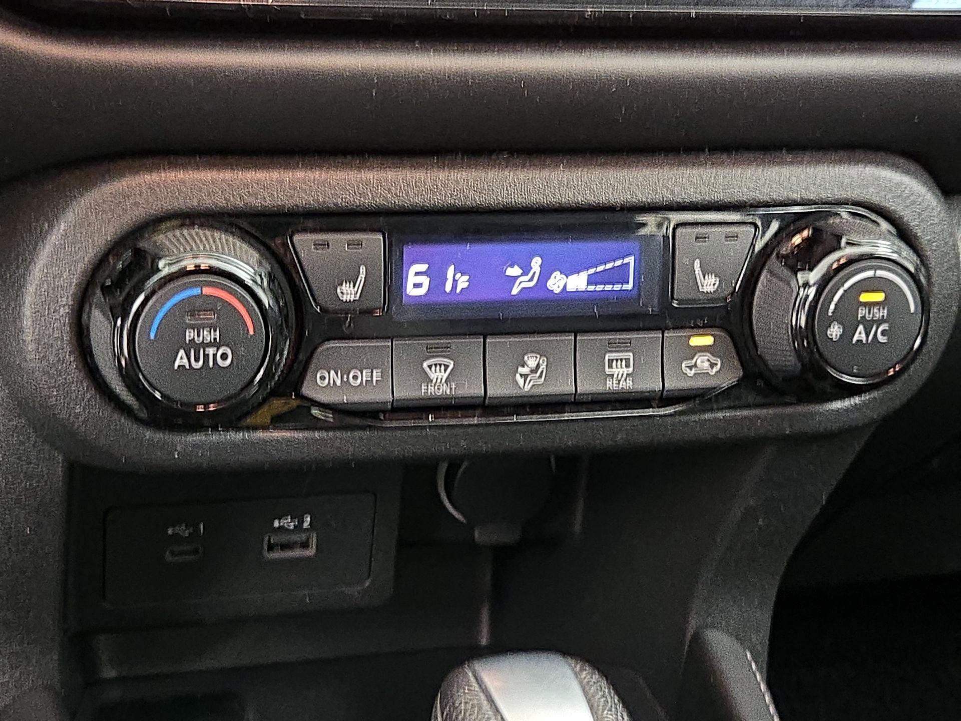 Thumbnail: 2021 Nissan Kicks - 16