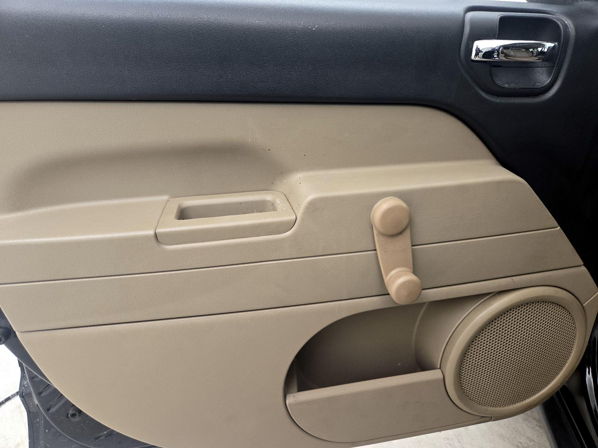 Thumbnail: 2016 Jeep Compass - 12