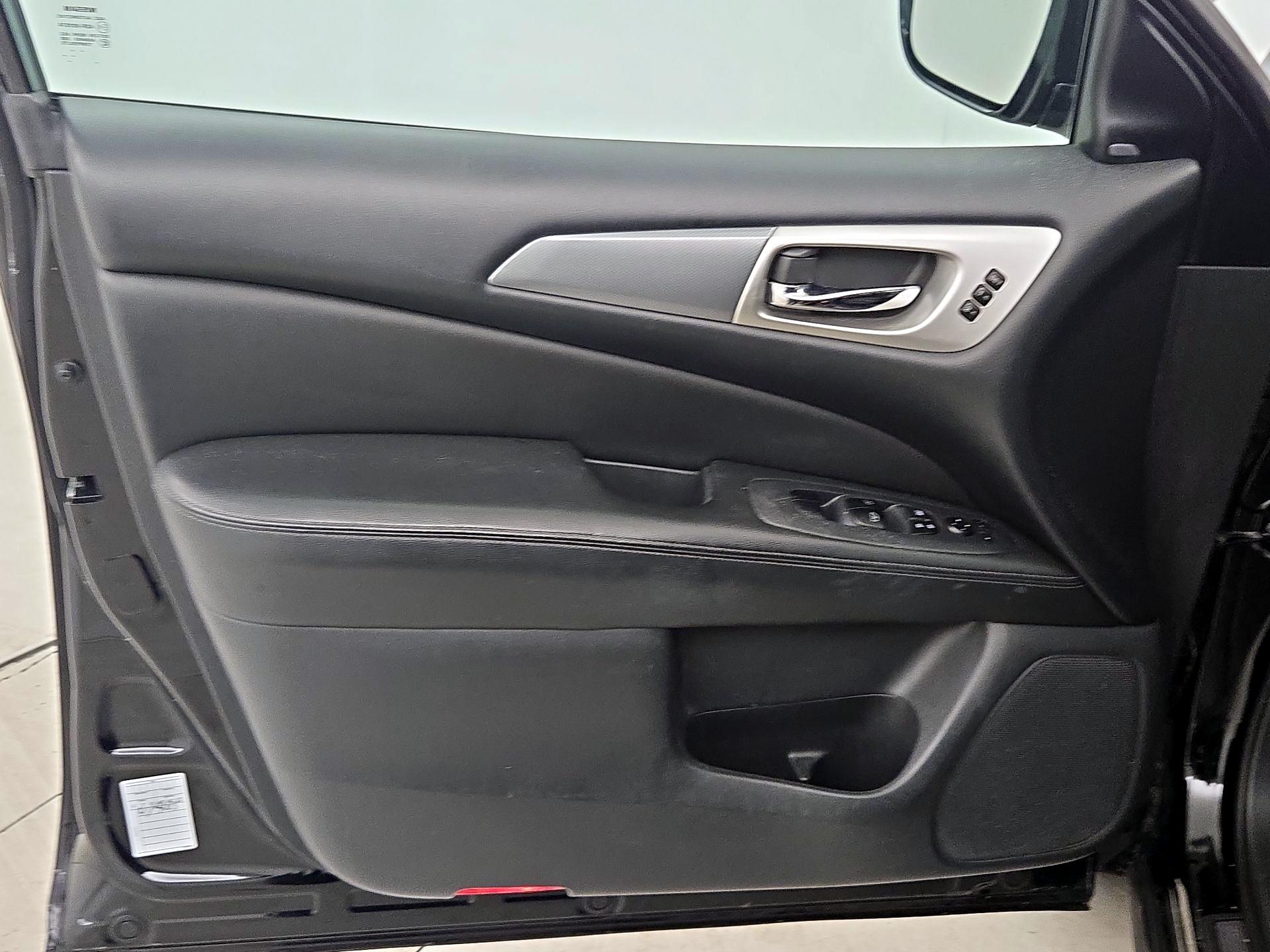 Thumbnail: 2017 Nissan Pathfinder - 12