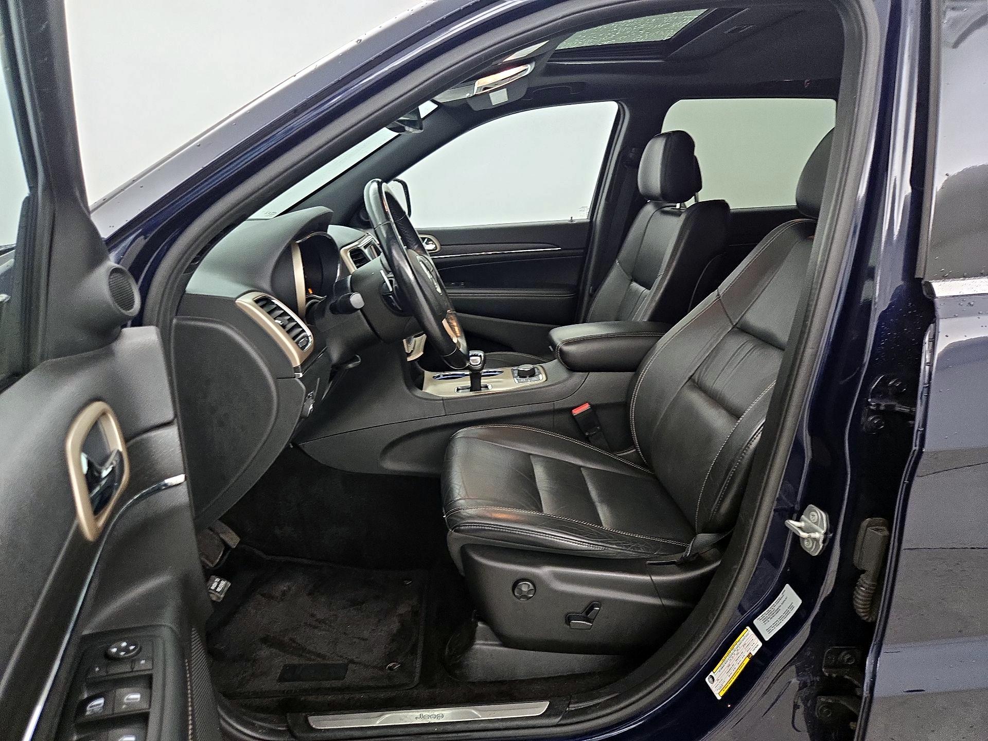Thumbnail: 2015 Jeep Grand Cherokee - 11