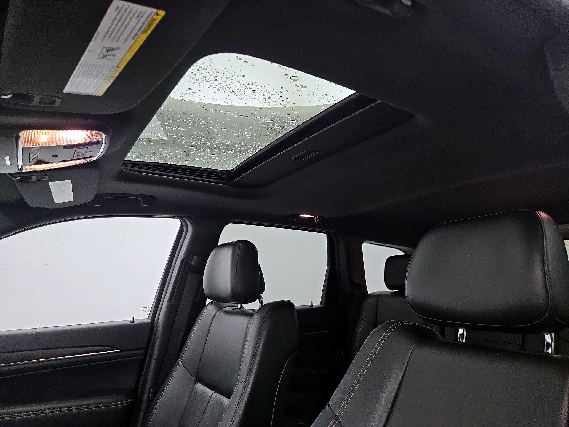 Thumbnail: 2015 Jeep Grand Cherokee - 20