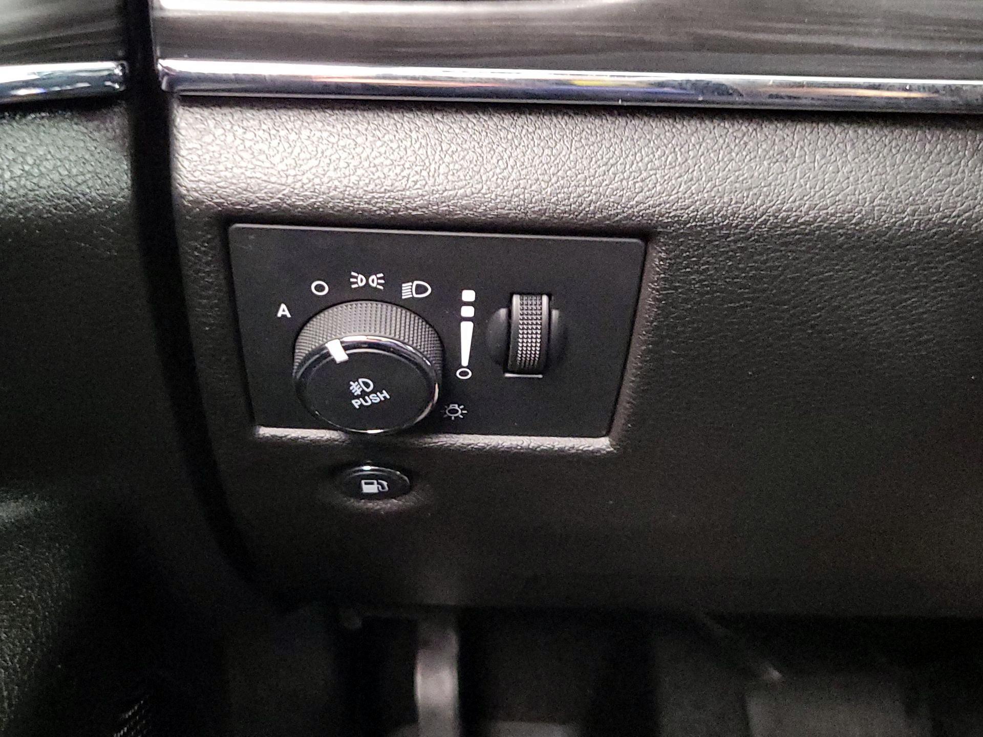 Thumbnail: 2020 Jeep Grand Cherokee - 13