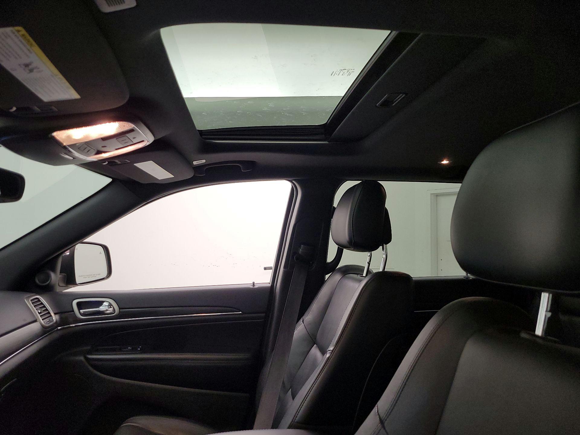 Thumbnail: 2020 Jeep Grand Cherokee - 20
