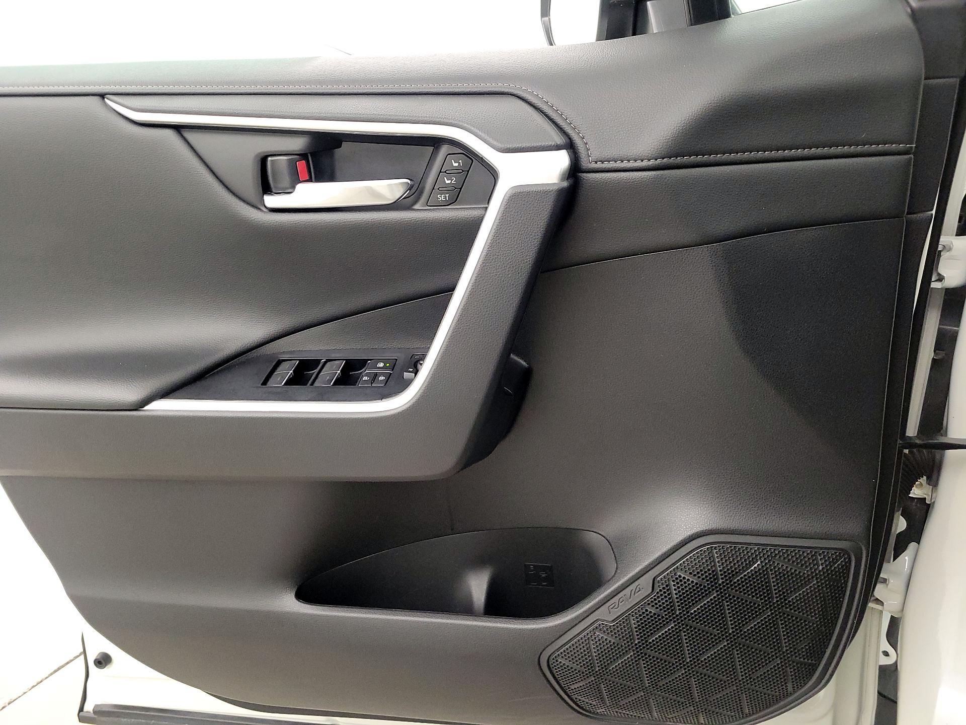 Thumbnail: 2022 Toyota RAV4 - 12