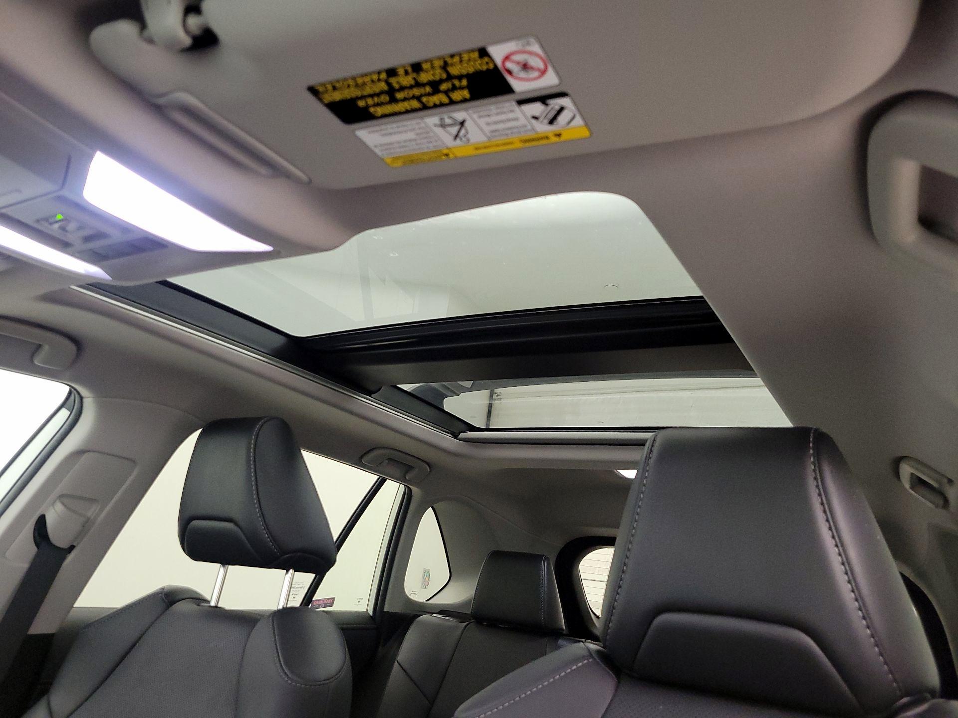 Thumbnail: 2022 Toyota RAV4 - 19