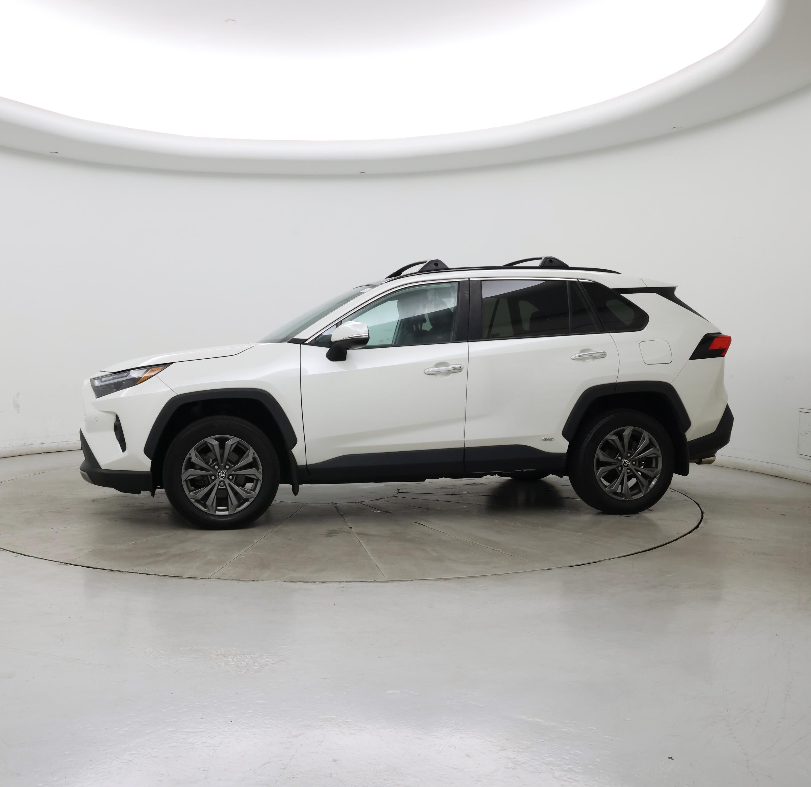 Thumbnail: 2022 Toyota RAV4 - 3