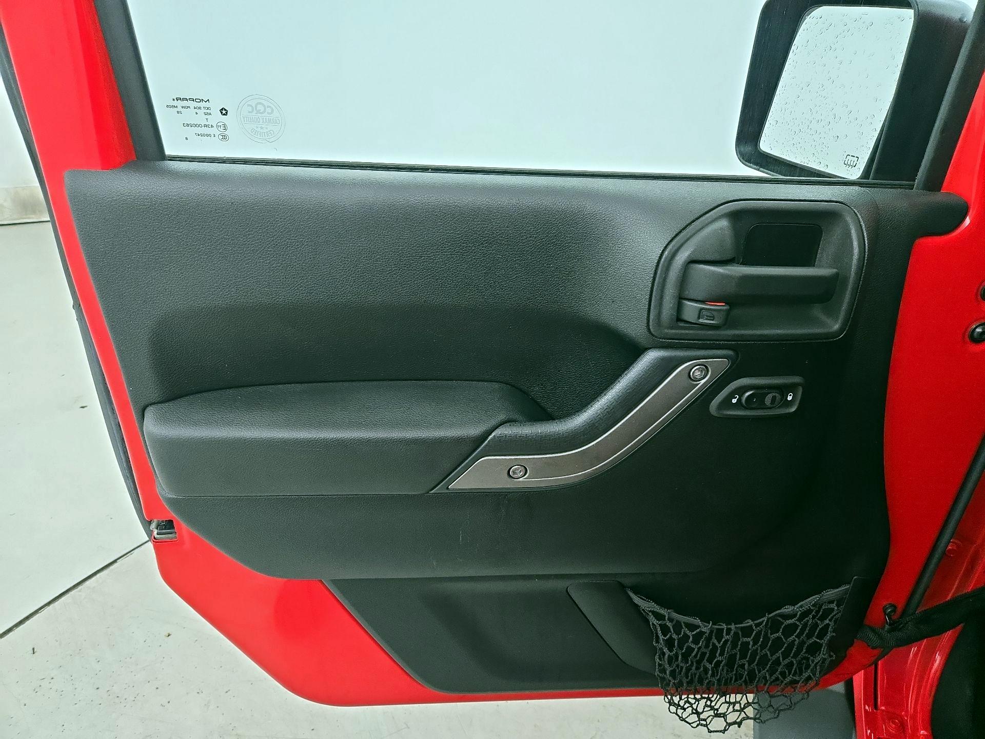Thumbnail: 2015 Jeep Wrangler - 12