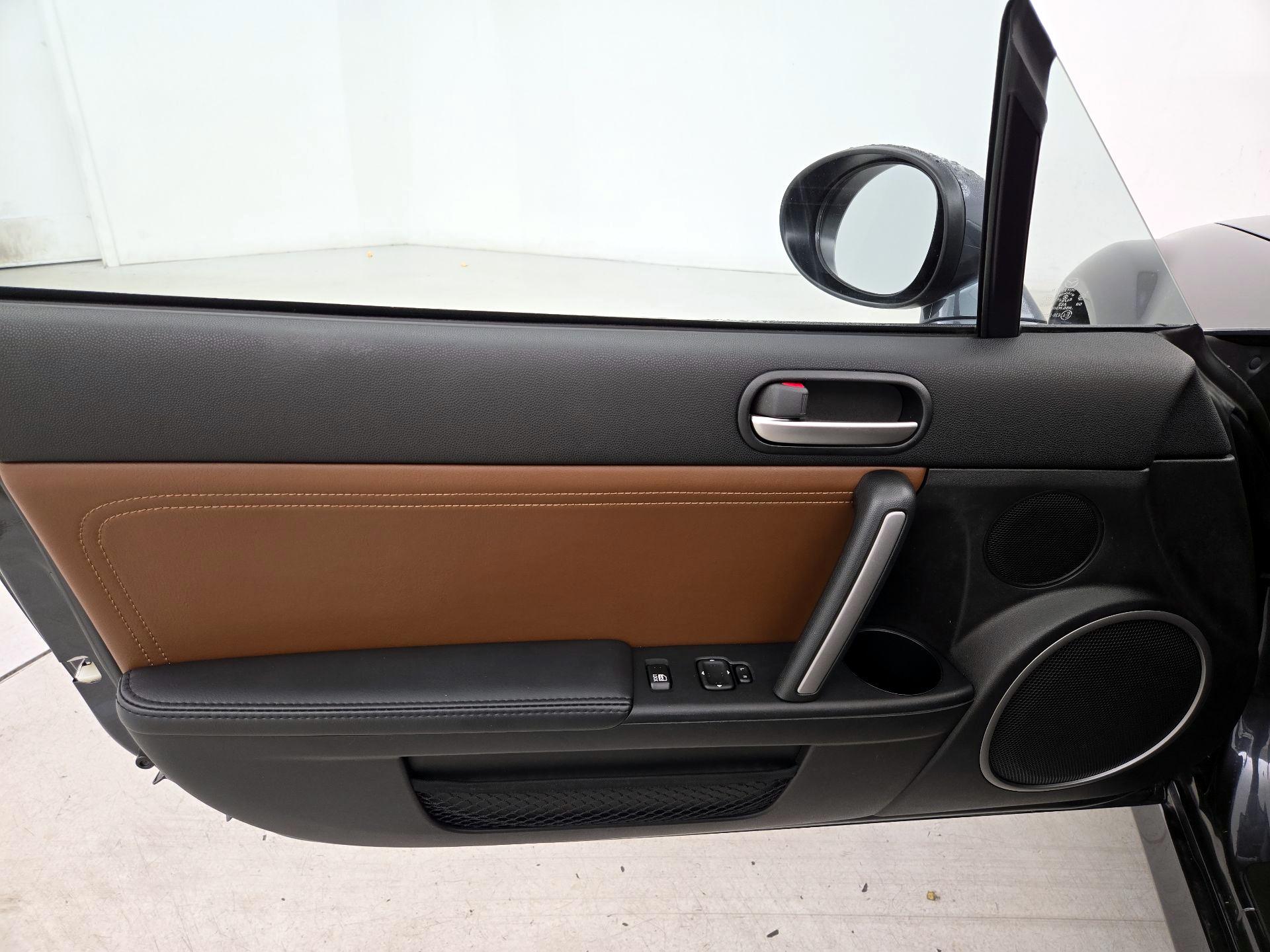 Thumbnail: 2015 Mazda MX-5 Miata - 12