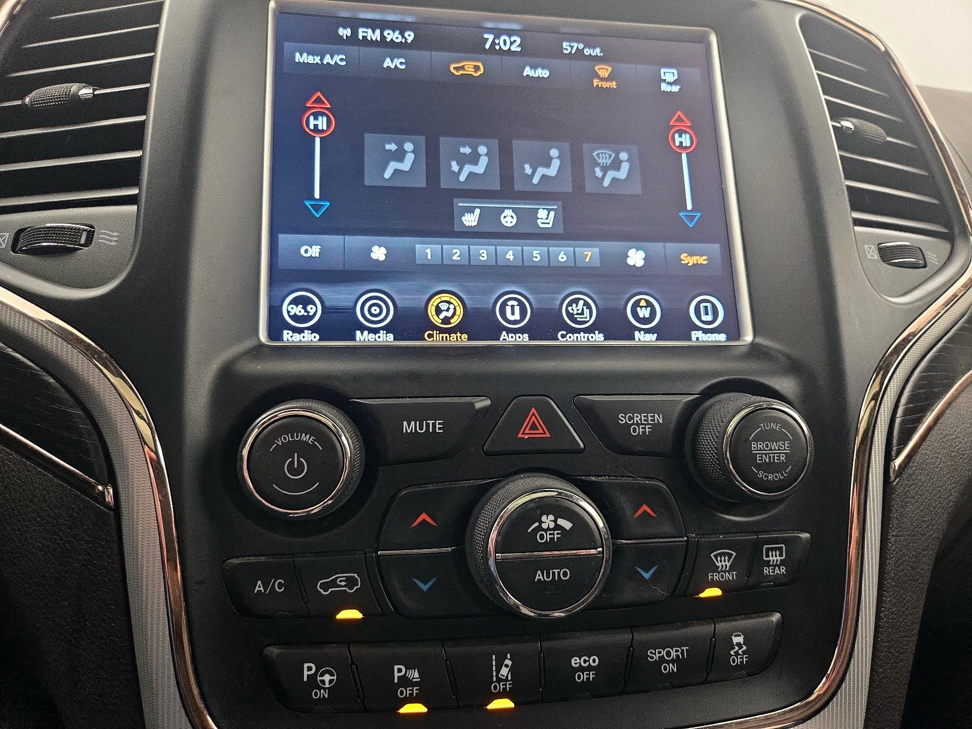 Thumbnail: 2018 Jeep Grand Cherokee - 17