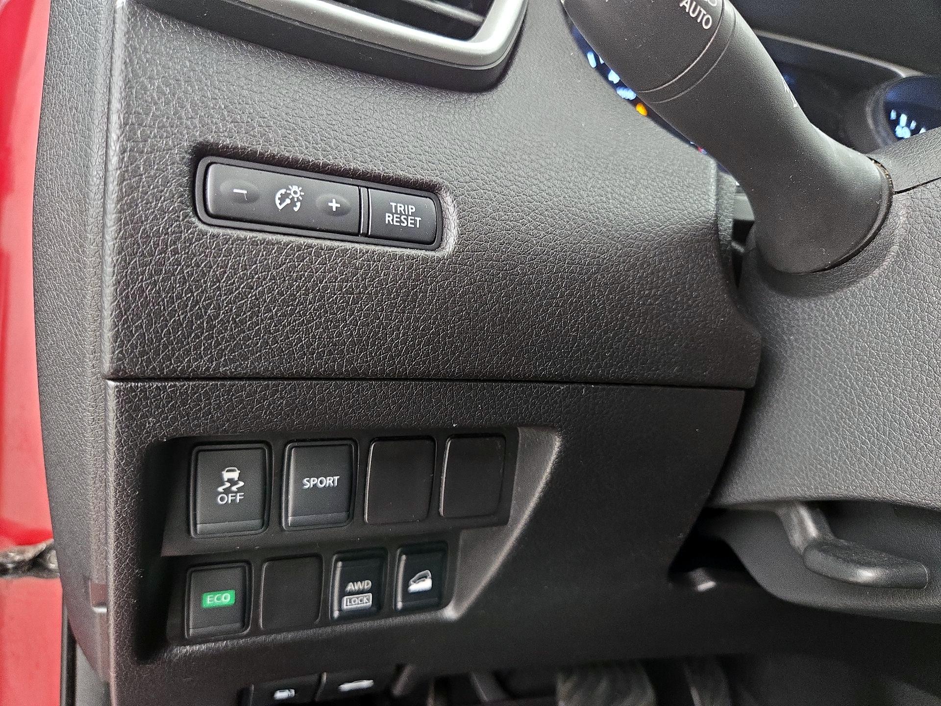 Thumbnail: 2015 Nissan Rogue - 13