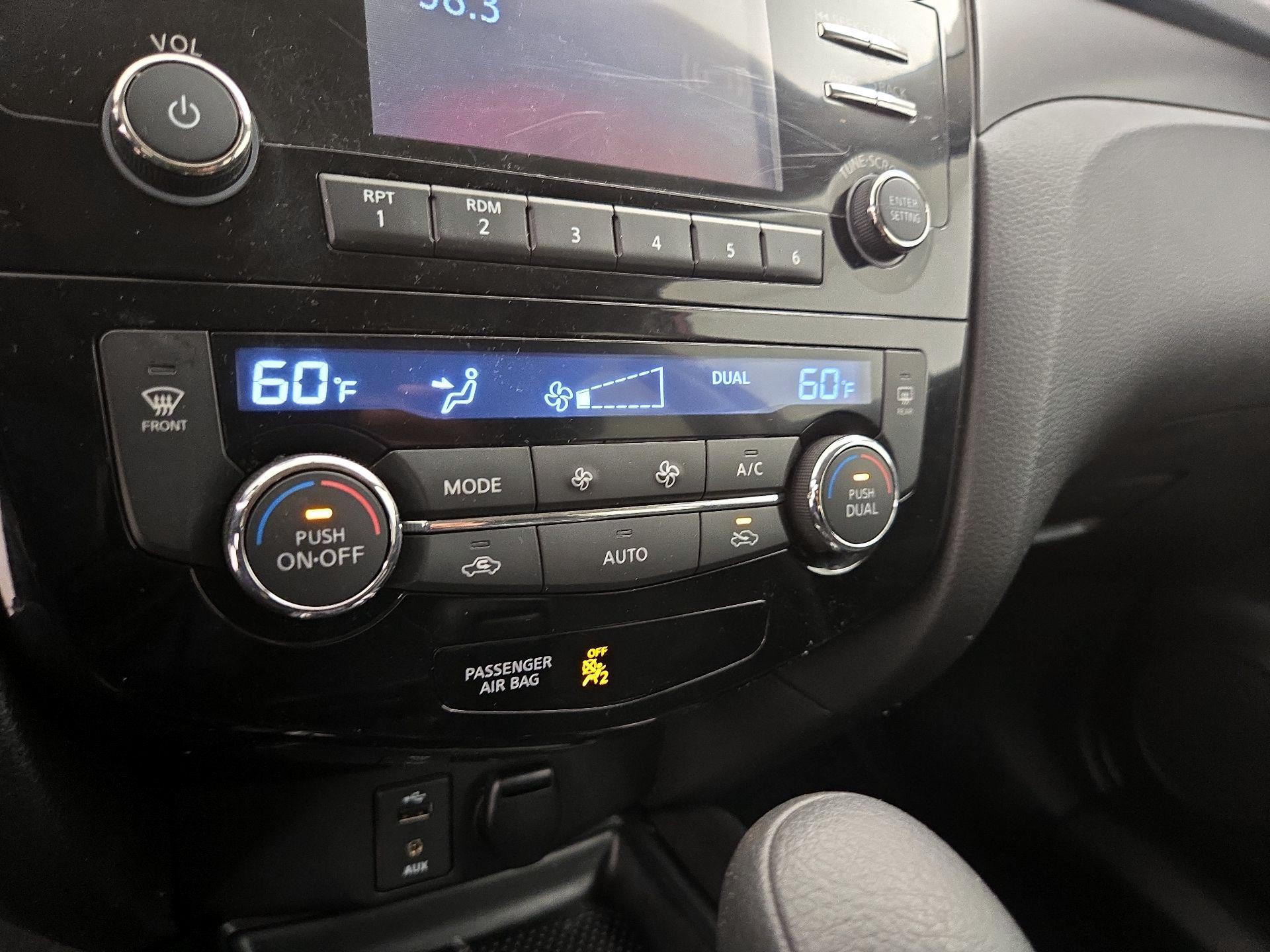 Thumbnail: 2015 Nissan Rogue - 16