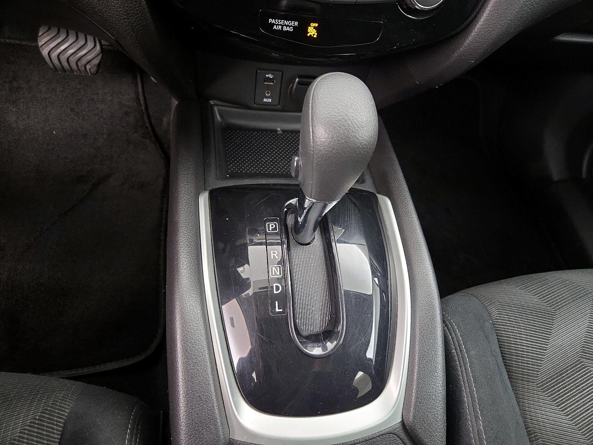 Thumbnail: 2015 Nissan Rogue - 17