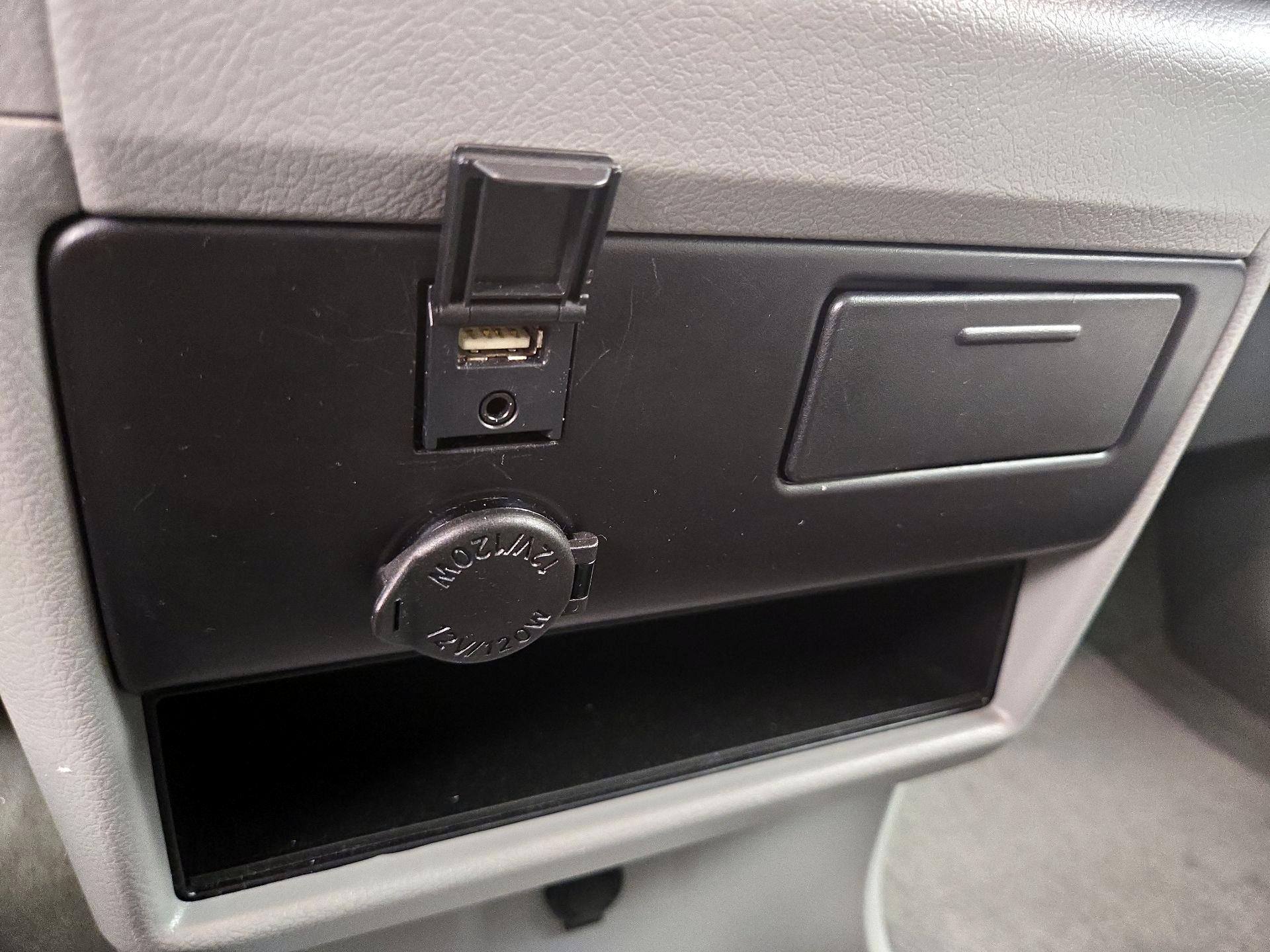 Thumbnail: 2019 Toyota Sienna - 18