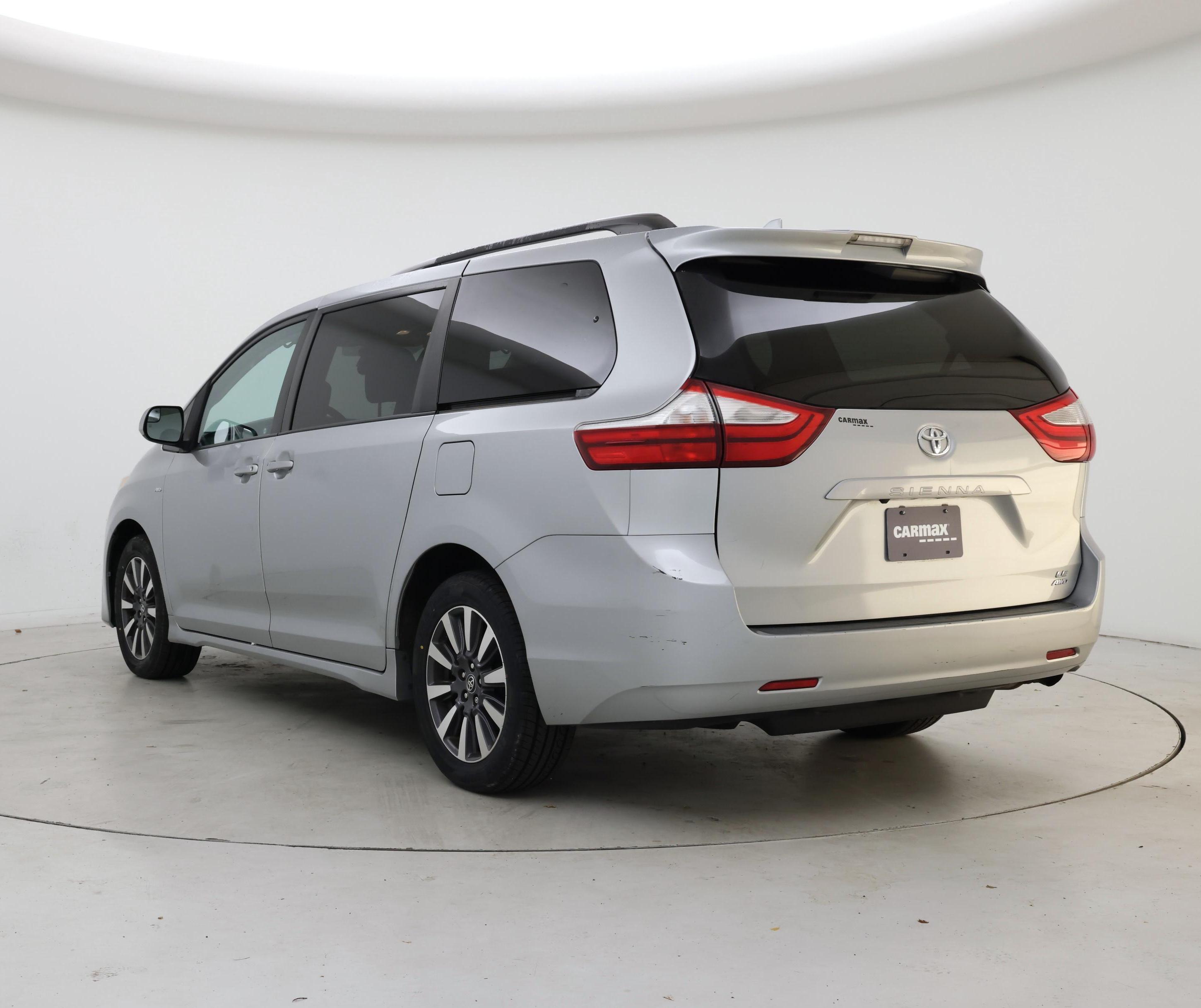 Thumbnail: 2019 Toyota Sienna - 2